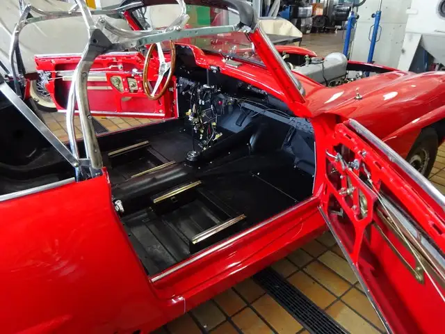 Mercedes-Benz 190 SL view 3