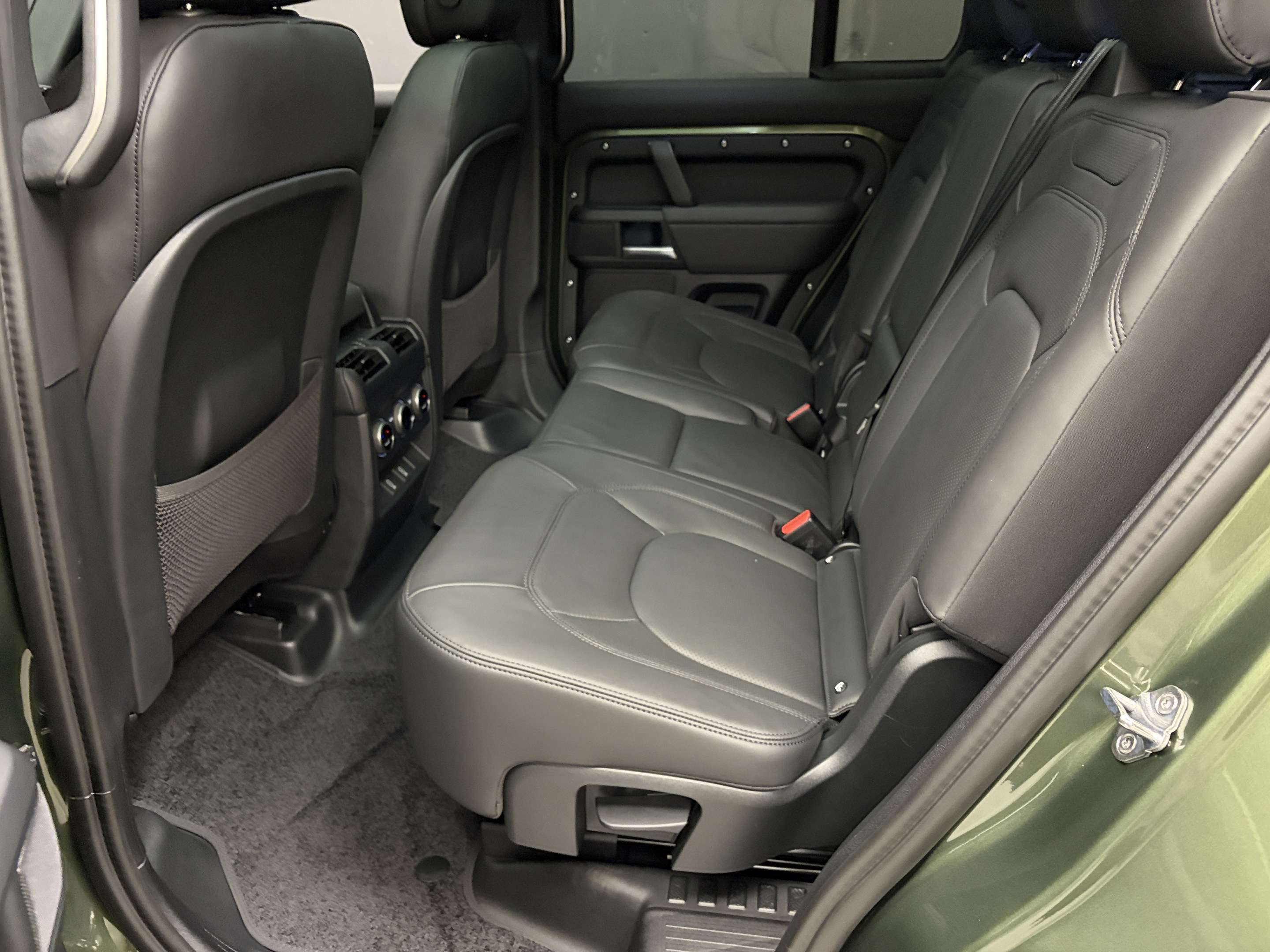 2026 Land Rover Defender S thumb 12