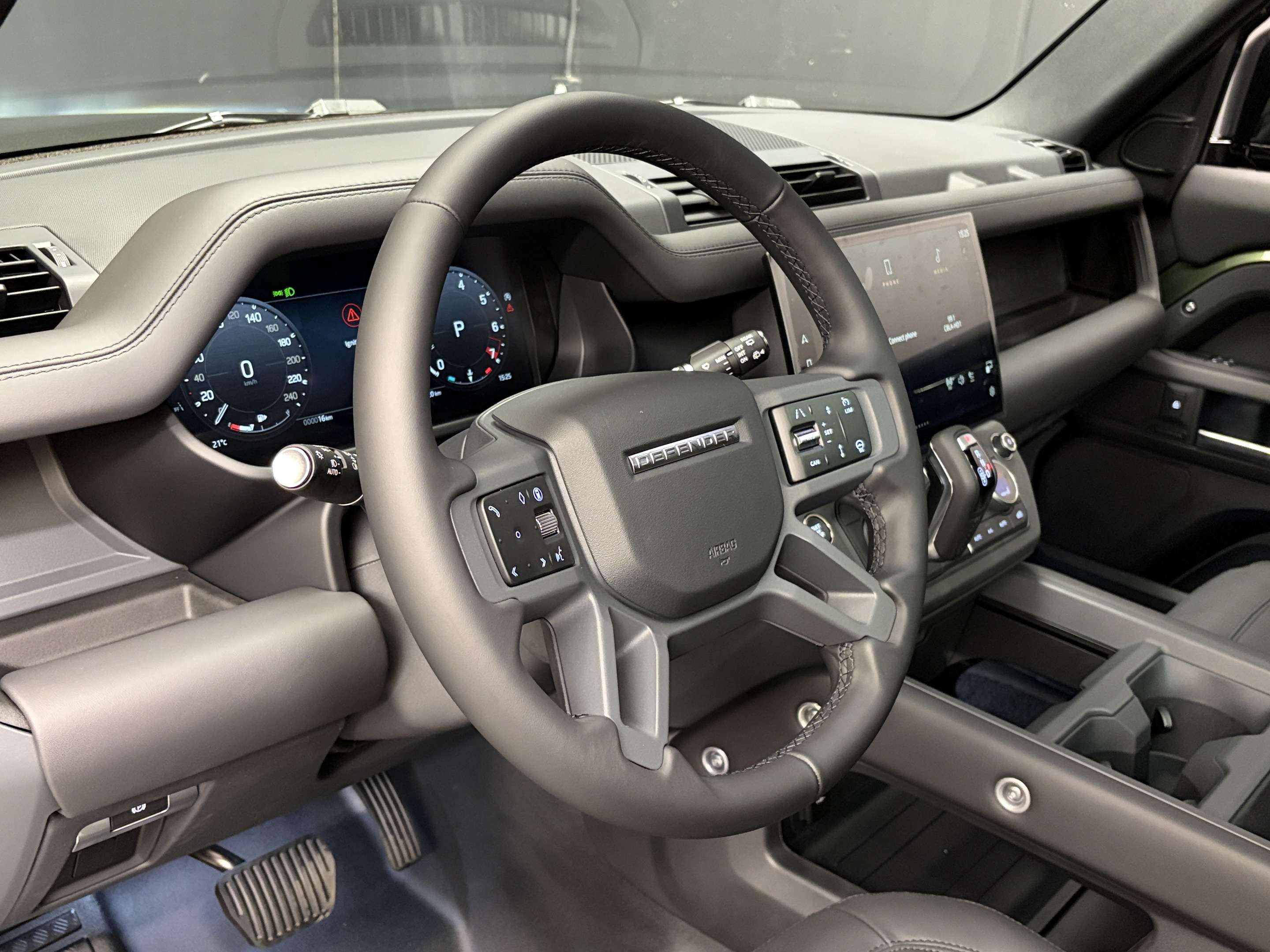 2026 Land Rover Defender S thumb 8