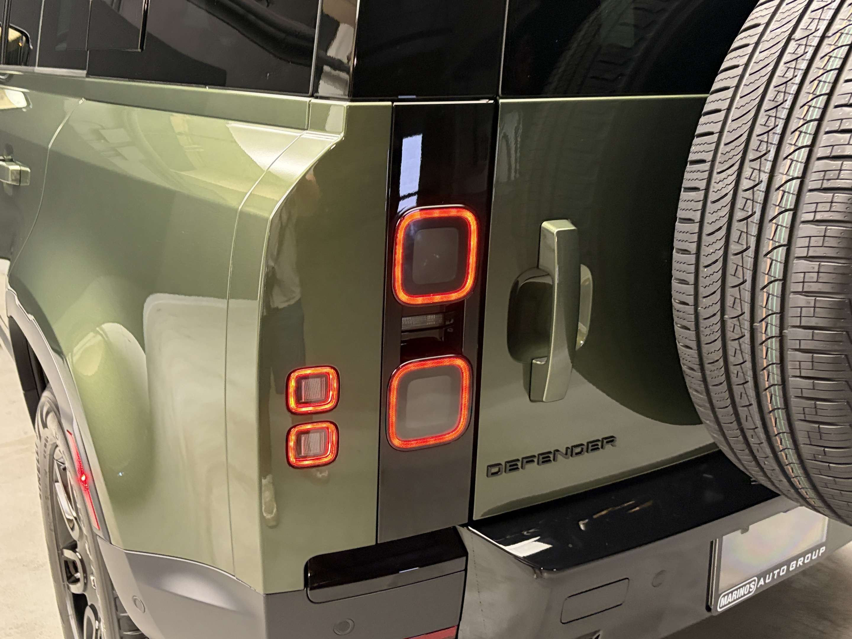 2026 Land Rover Defender S thumb 7