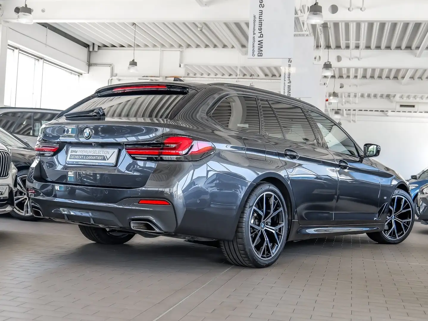 BMW 520 d xDrive Touring M-Sport Adapt.LED Anhängk. Grijs - 2