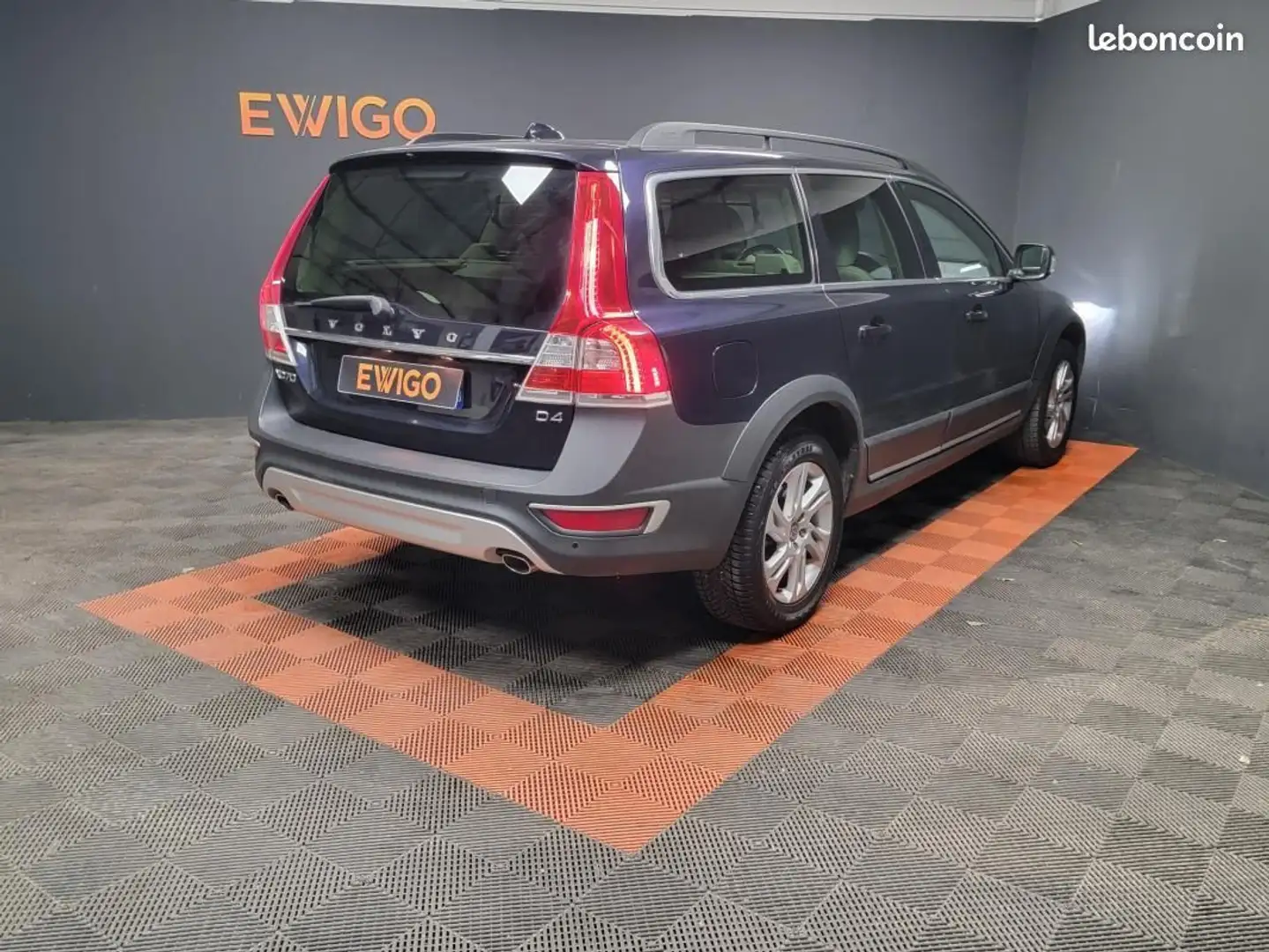 Volvo XC70 2.0 D4 180ch MOMENTUM GEARTRONIC BVA Bleu - 2