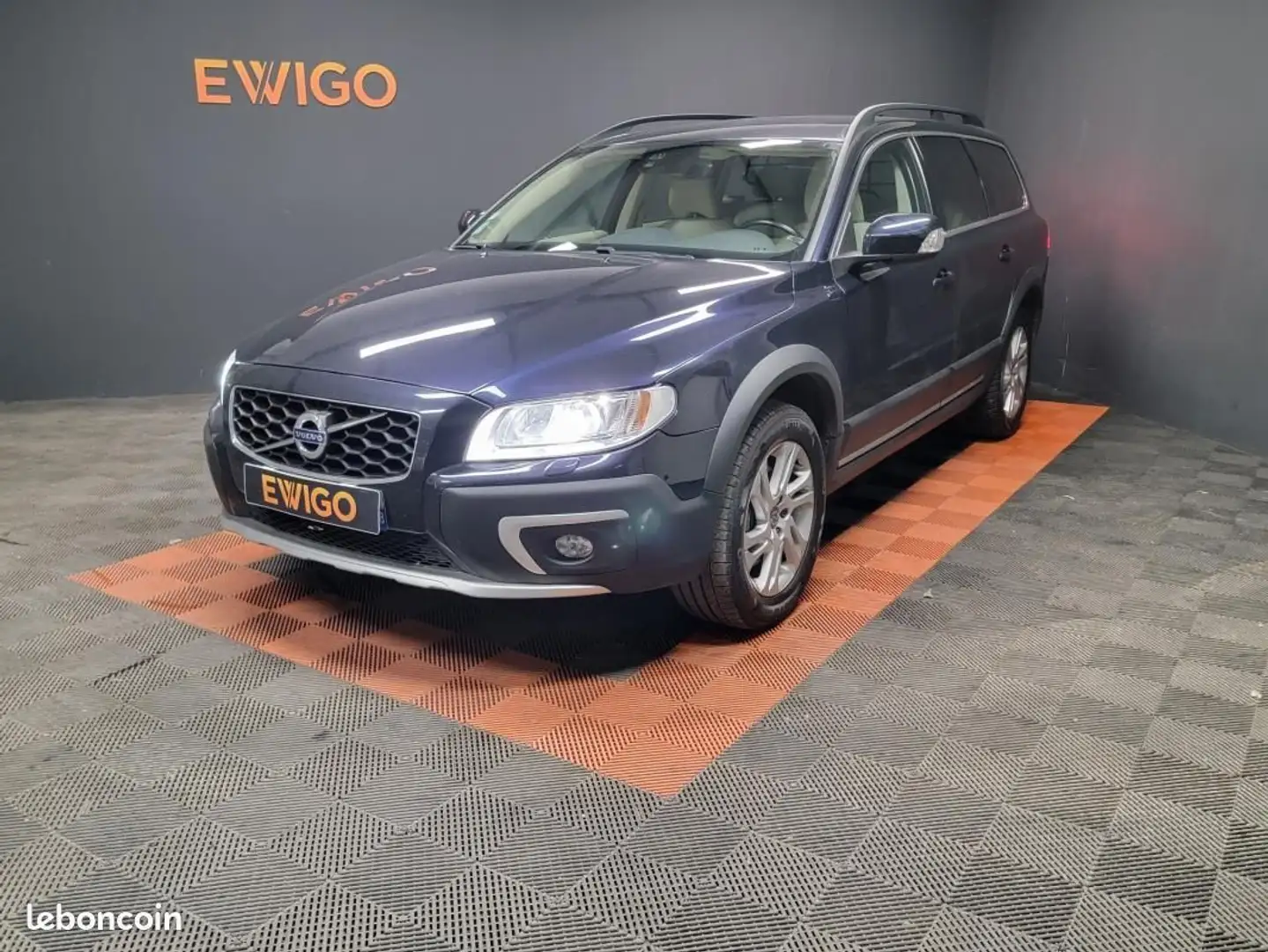 Volvo XC70 2.0 D4 180ch MOMENTUM GEARTRONIC BVA Modrá - 1