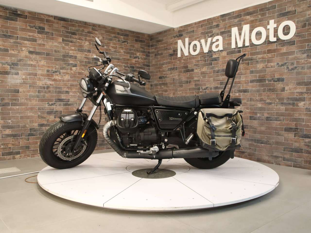 Moto Guzzi V 9 850 Bobber my21