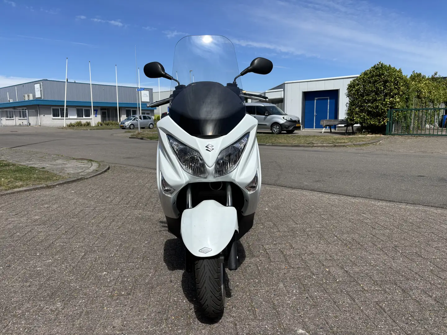 Suzuki Burgman 200 AN Prachtige motorscooter van de eerste eigenaar ! Wit - 2