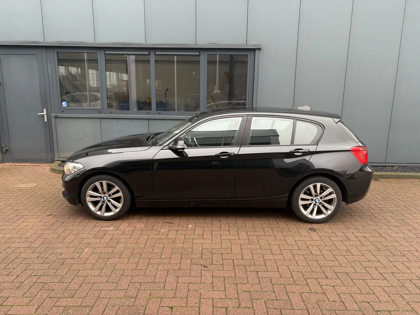 BMW 118 1-serie 118i 136pk Essential Automaat 5-drs. CLIMA Noir - 2