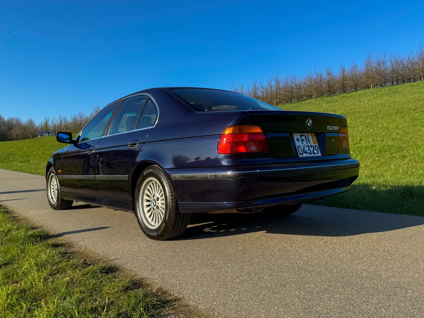 BMW 528 Japan Reimport |64 tkm | Unfallfrei | Top Zustand plava - 2