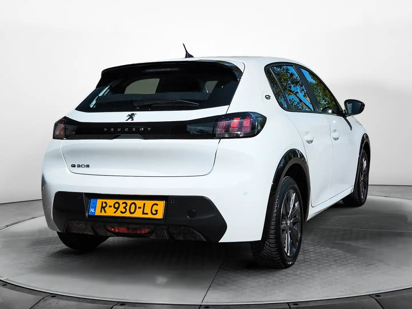 Peugeot e-208 EV Active Pack 50 kWh (136 PK) 1e-Eig. & Dealer-On Alb - 2