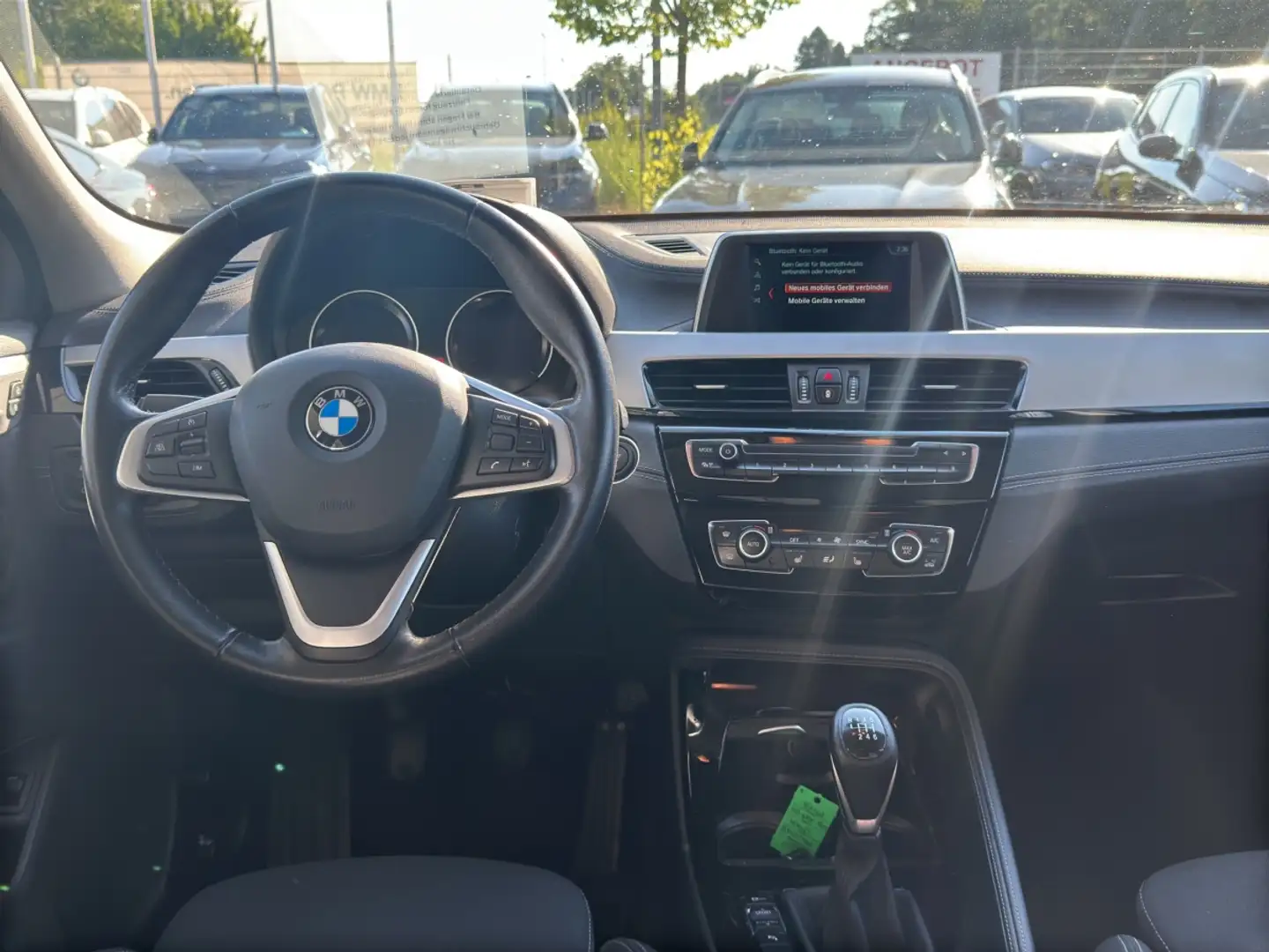 BMW X2 sDrive18d Advantage Rückfahrkamera PDC SH Weiß - 2