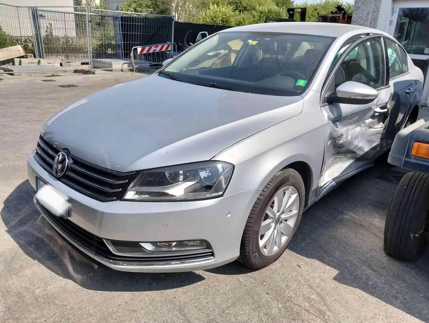 Volkswagen Passat BERLINA Argento - 2