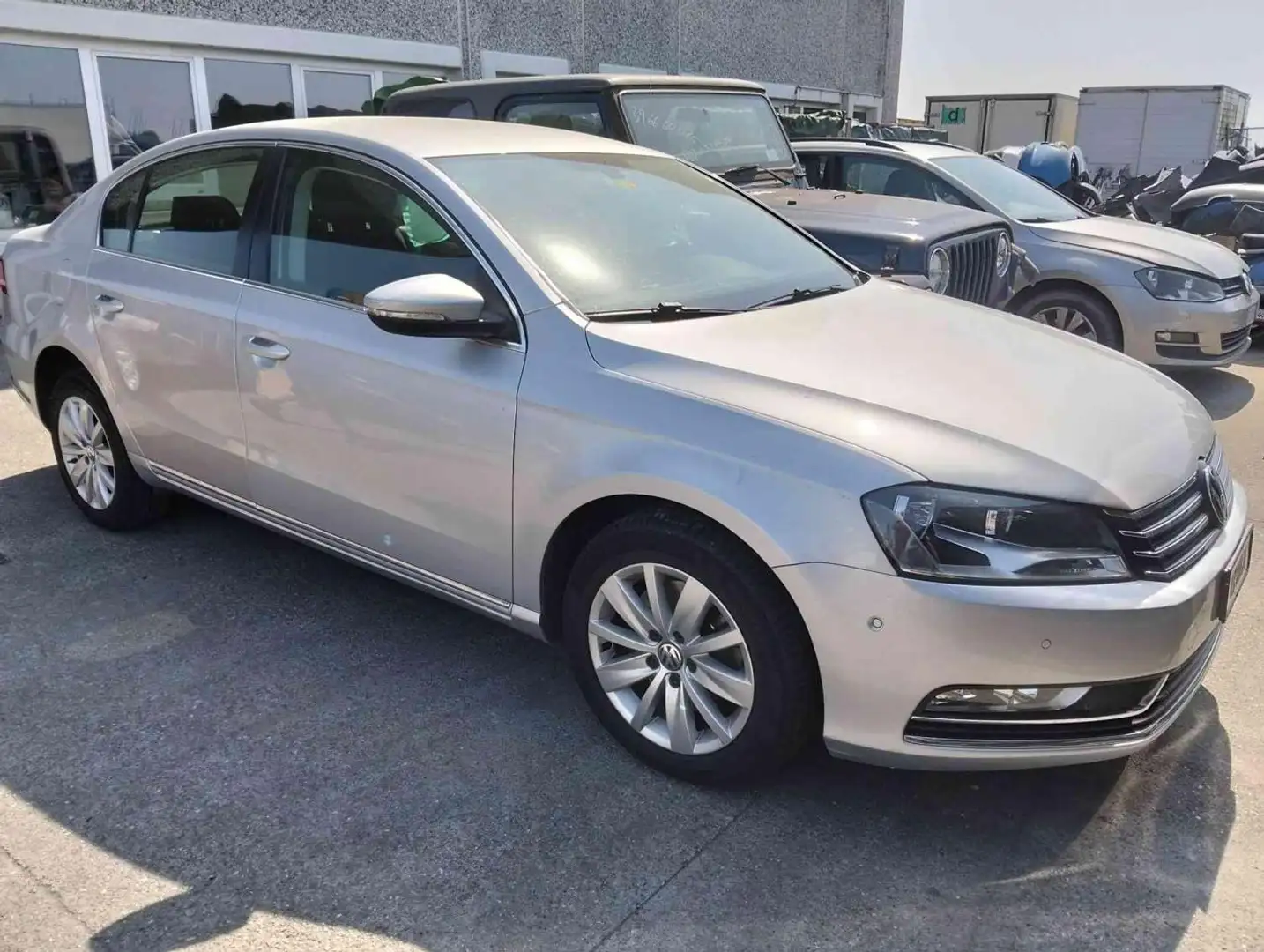 Volkswagen Passat BERLINA Argento - 1