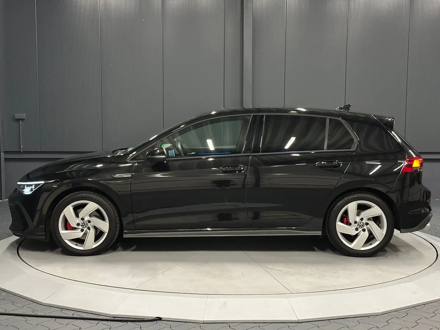 Volkswagen Golf GTD VIII Lim. *Business-Paket*CarPlay*LED plus* Чорний - 2