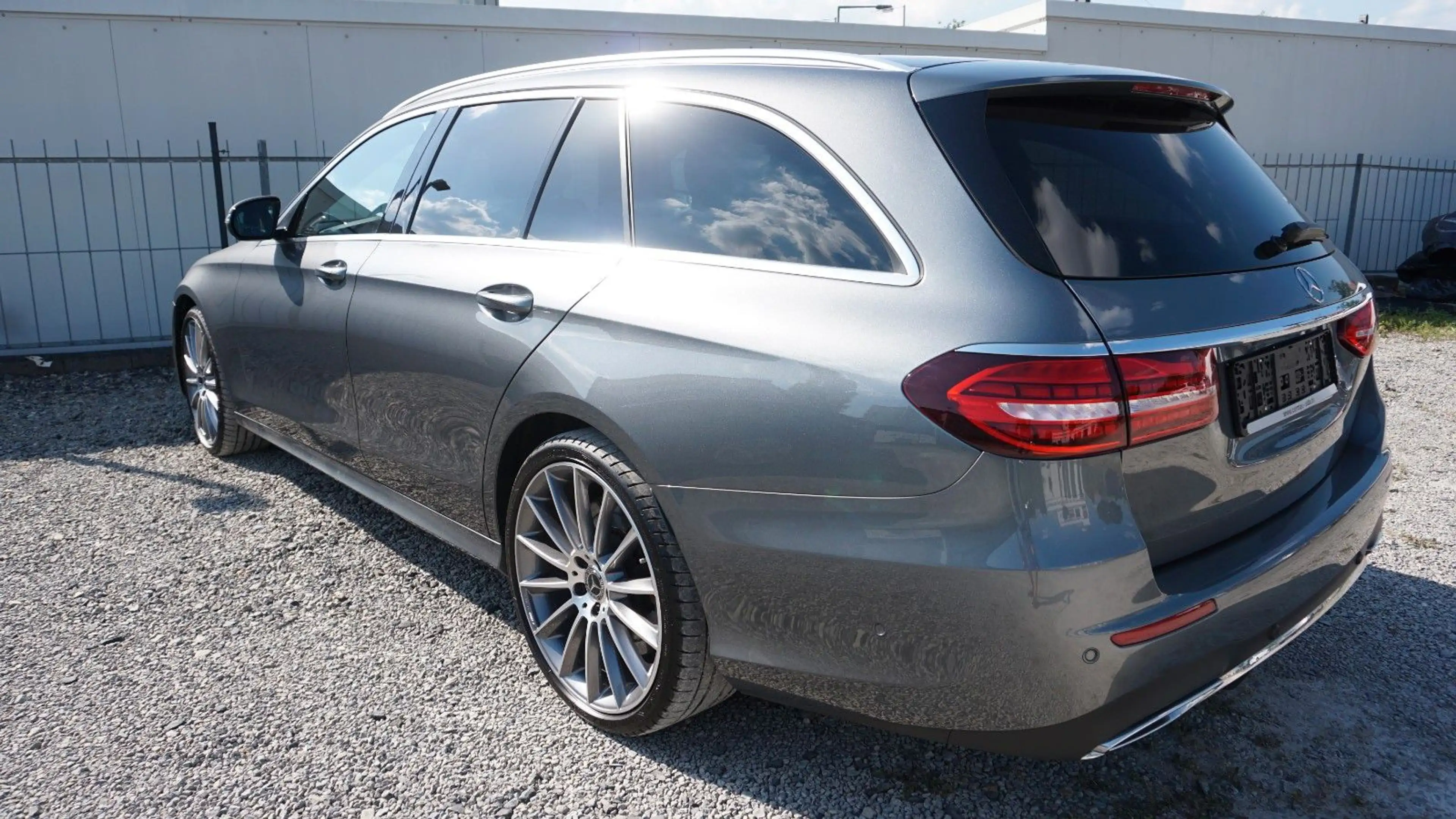Mercedes-Benz E 450 T, 4Matic,AMG Line,Panorama,360°,AHK el,WR — photo 2