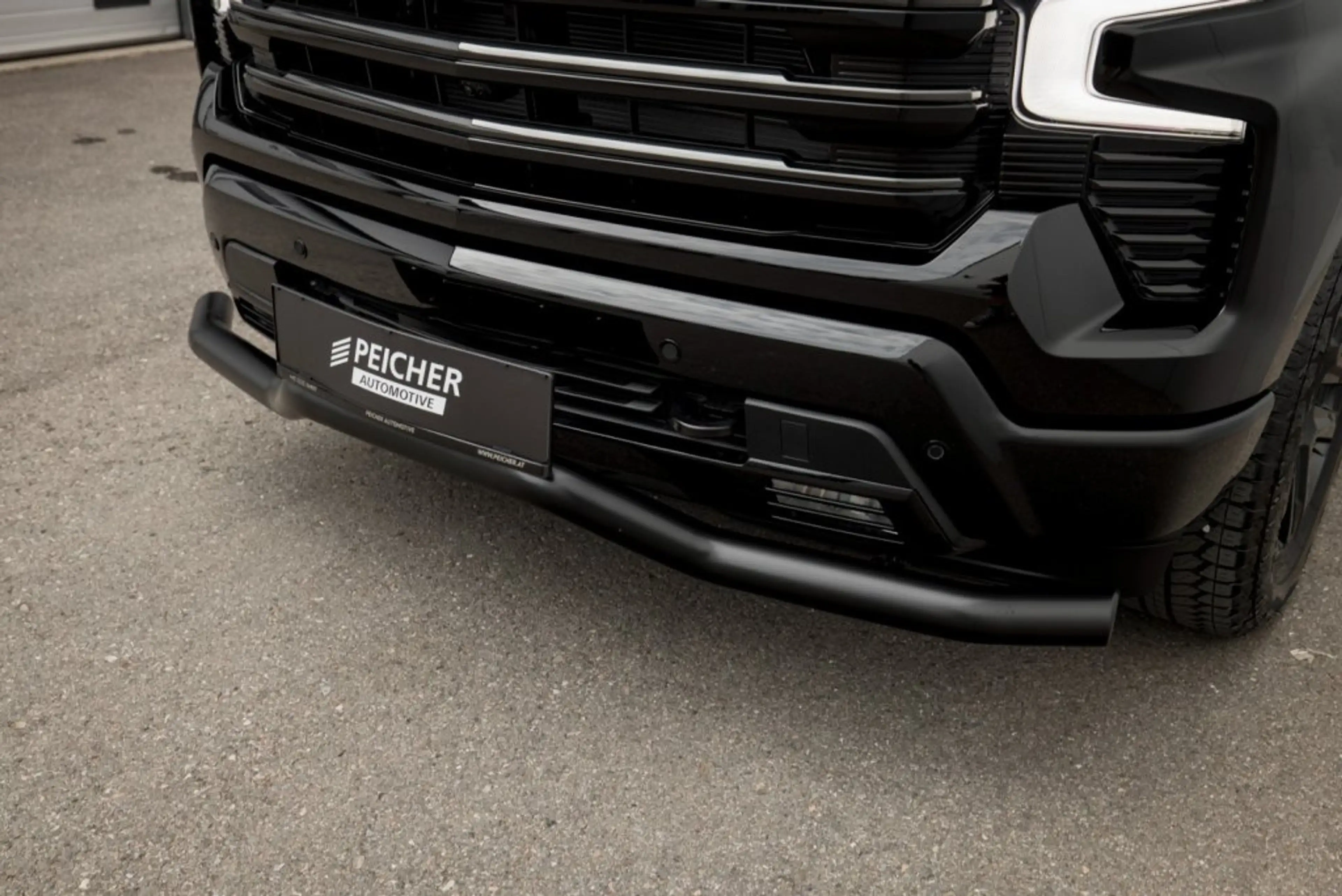 Chevrolet Silverado 1500 High Country Midnight Crew Cab Short Box 4x4 (L87) — photo 13