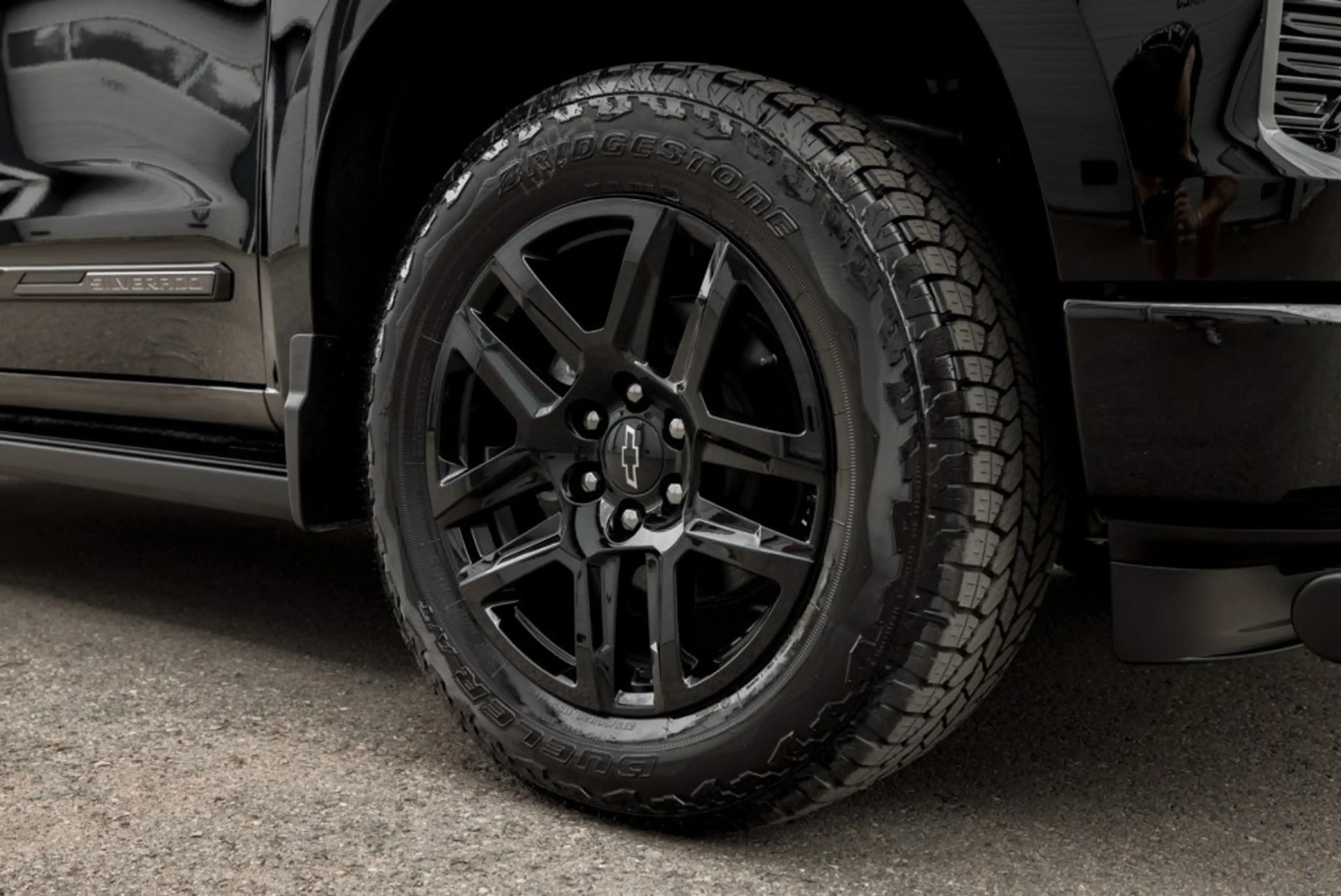 Chevrolet Silverado 1500 High Country Midnight Crew Cab Short Box 4x4 (L87) — photo 8