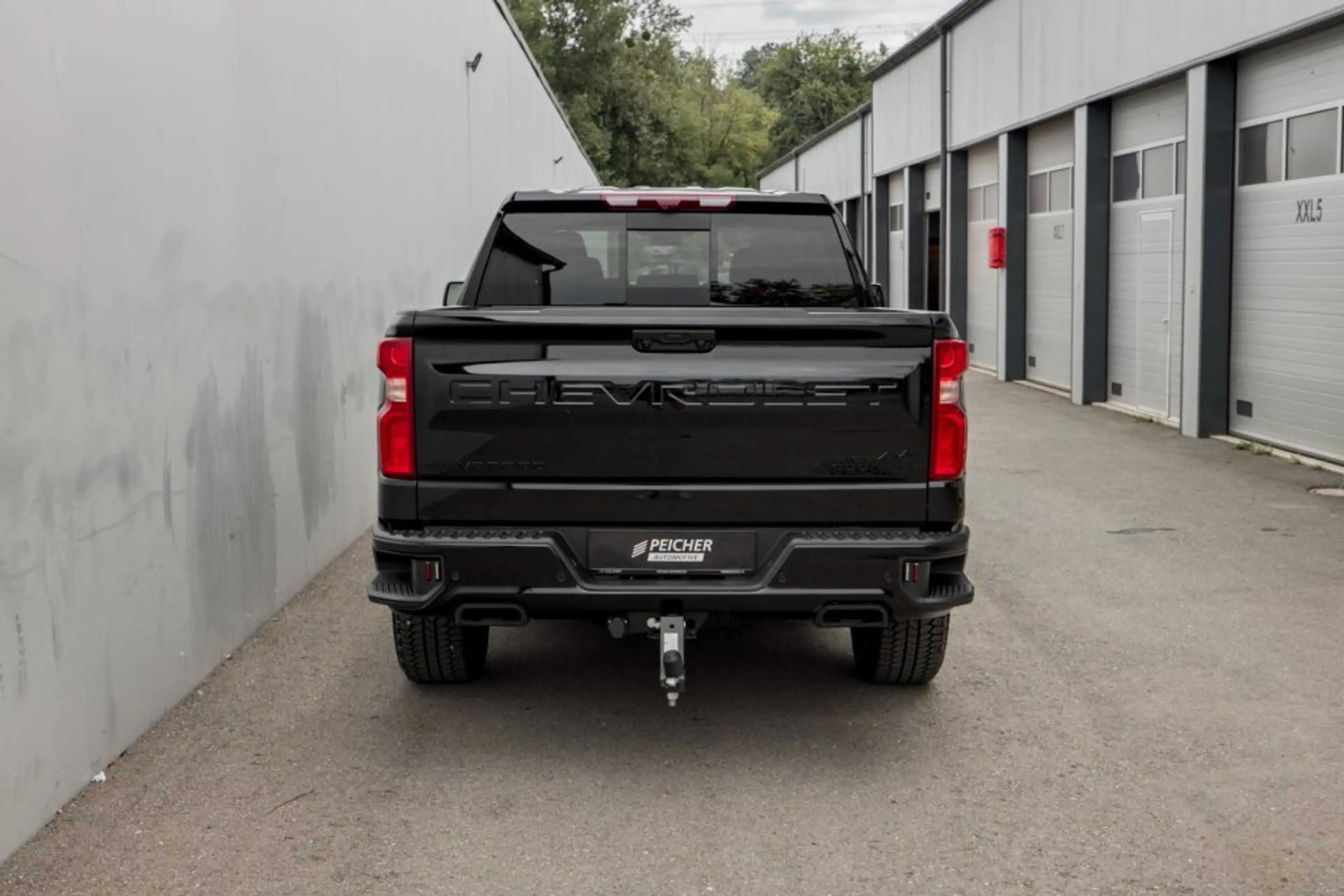Chevrolet Silverado 1500 High Country Midnight Crew Cab Short Box 4x4 (L87) — photo 5