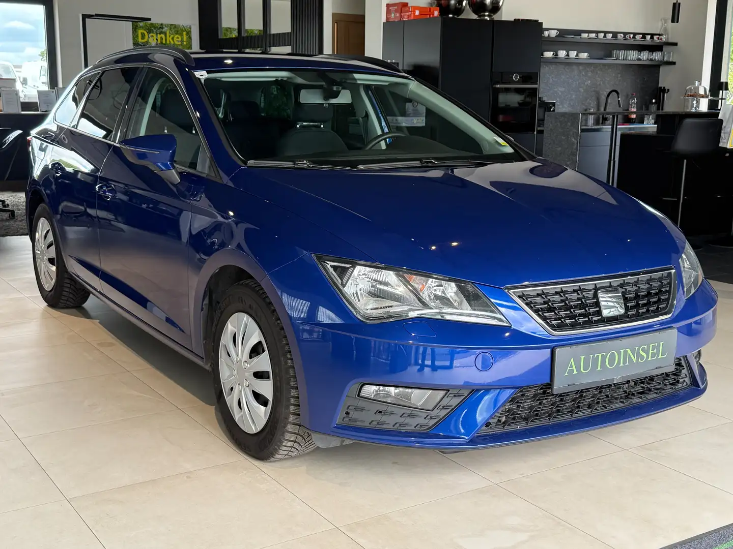 SEAT Leon Reference Blau - 2