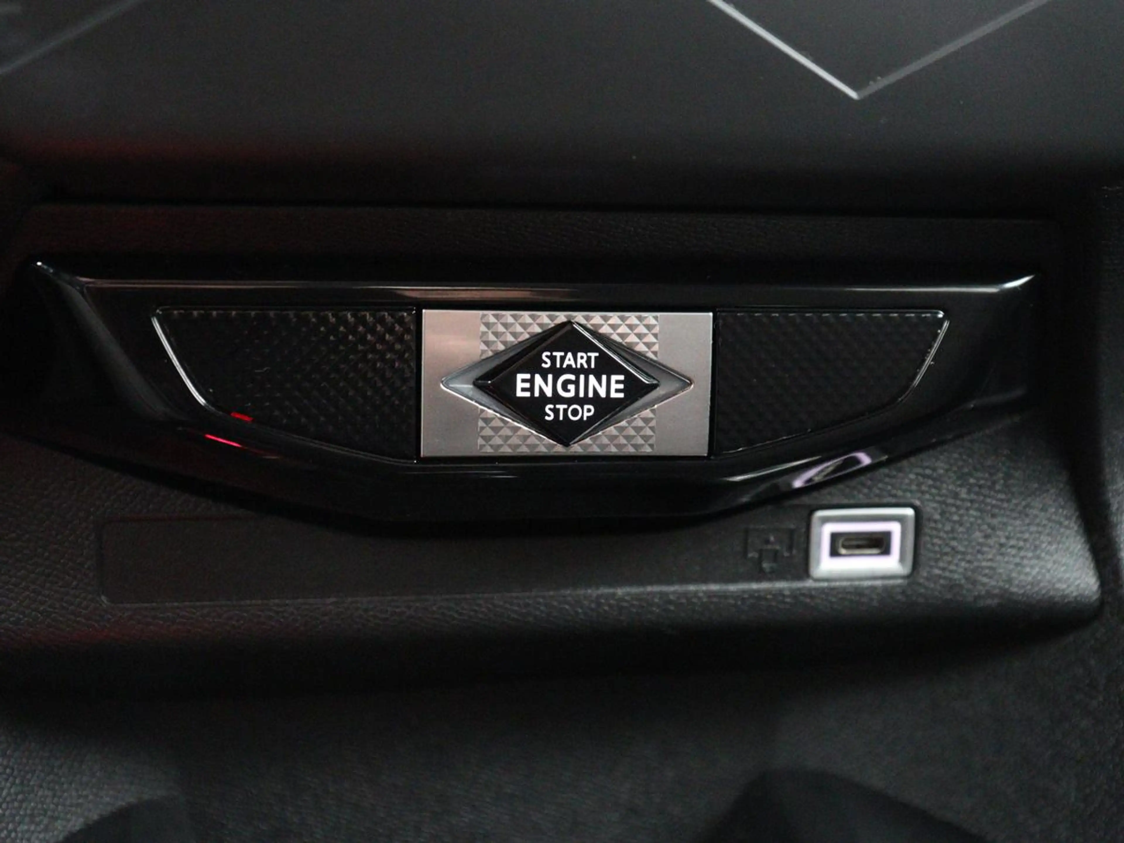 DS Automobiles DS 3 E-Tense Performance Line 54 kWh | SOH 95,4% | Half — photo 19