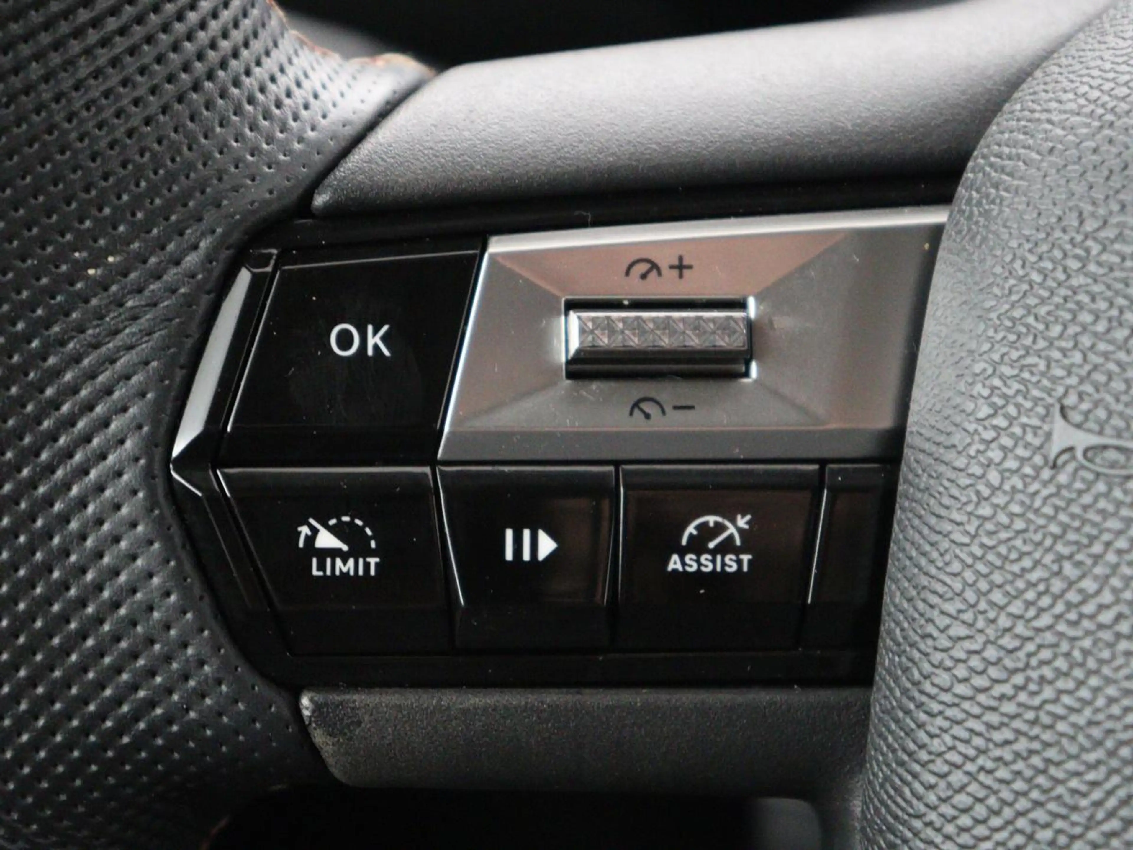 DS Automobiles DS 3 E-Tense Performance Line 54 kWh | SOH 95,4% | Half — photo 23
