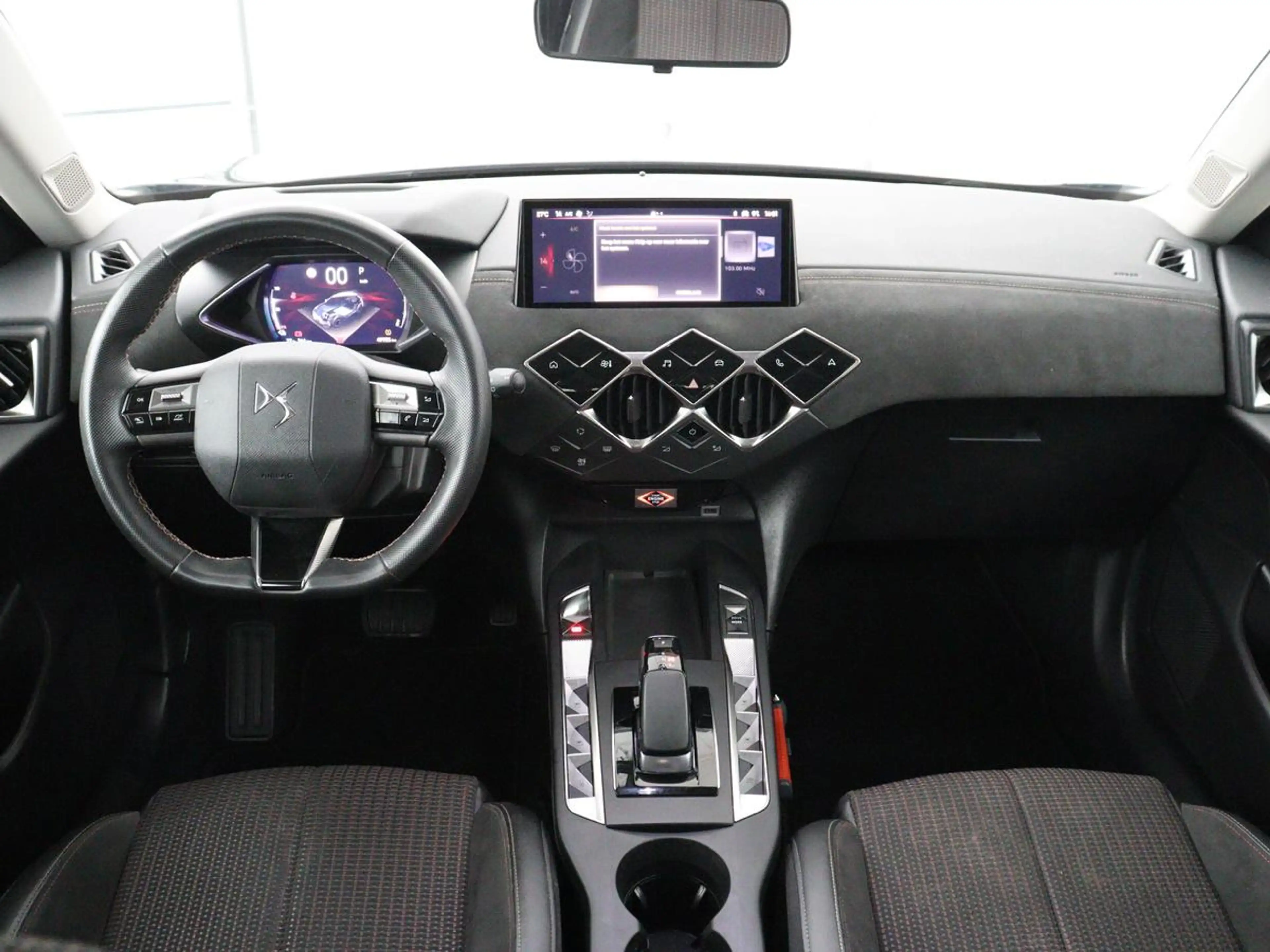 DS Automobiles DS 3 E-Tense Performance Line 54 kWh | SOH 95,4% | Half — photo 7