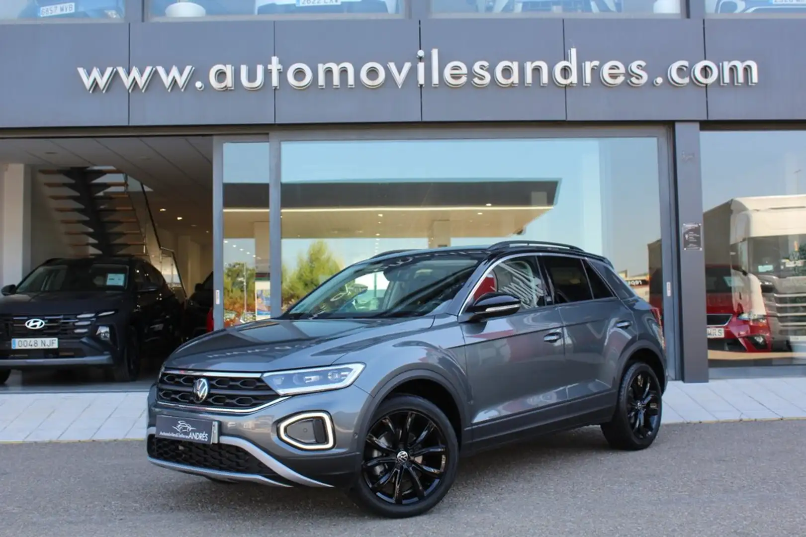 Volkswagen T-Roc 1.5 TSI Dark Line DSG7 110KW Gris - 1