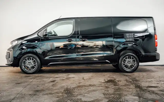 Opel Vivaro view 2