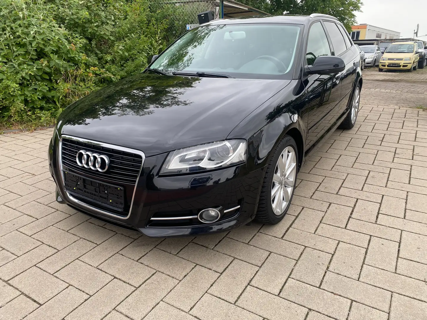 Audi A3 1.2 TFSI Ambition Schwarz - 1