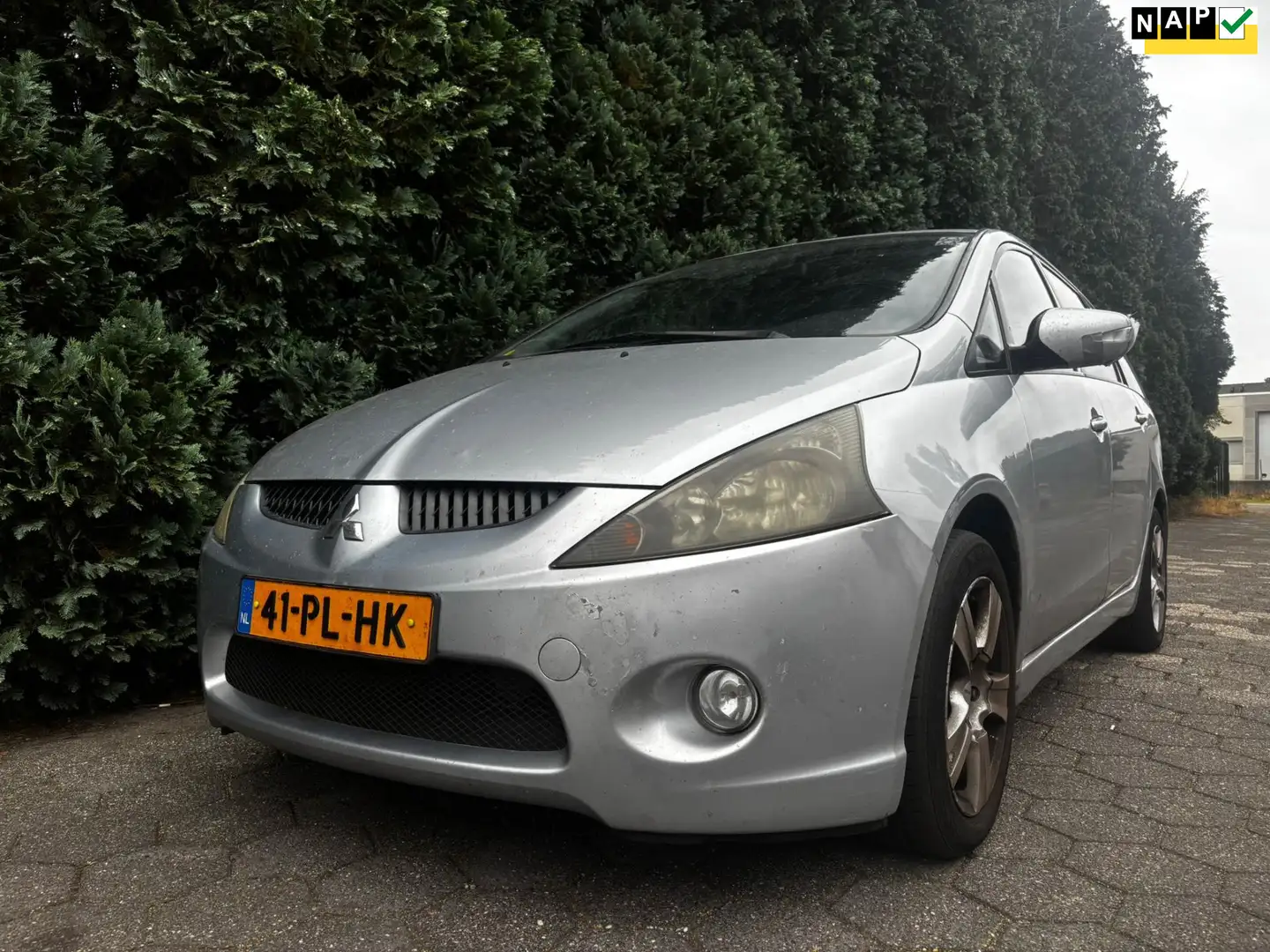 Mitsubishi Grandis 2.4-16V Intense 6p. Grijs - 1