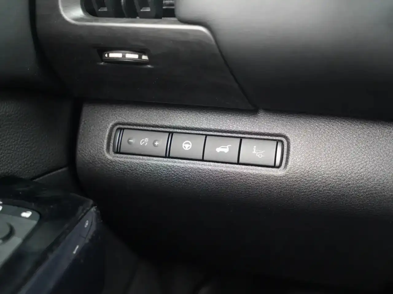 Nissan Pathfinder photo Nissan Pathfinder