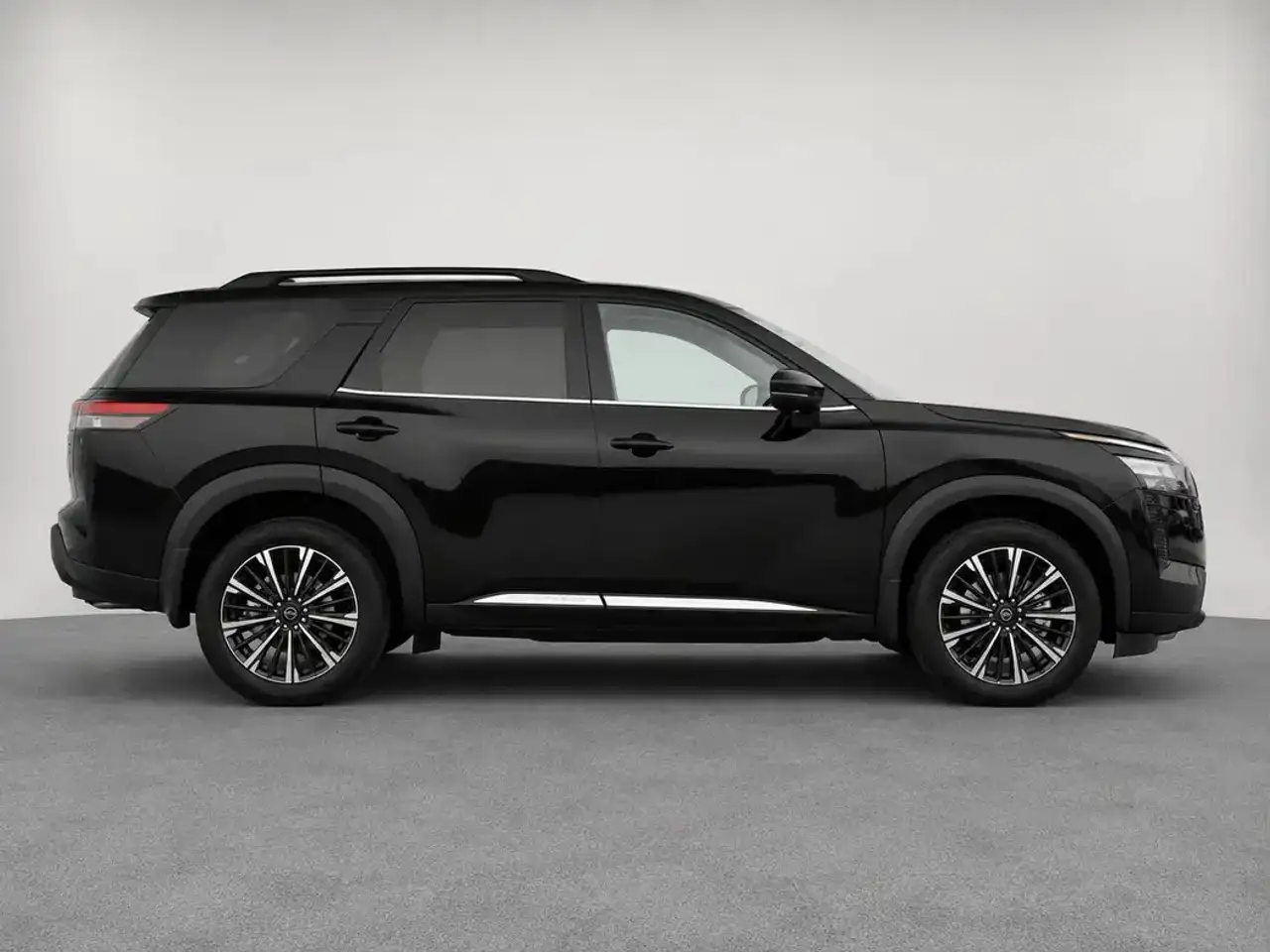 Nissan Pathfinder photo Nissan Pathfinder