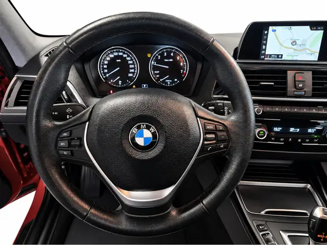 BMW 1 Series view 8