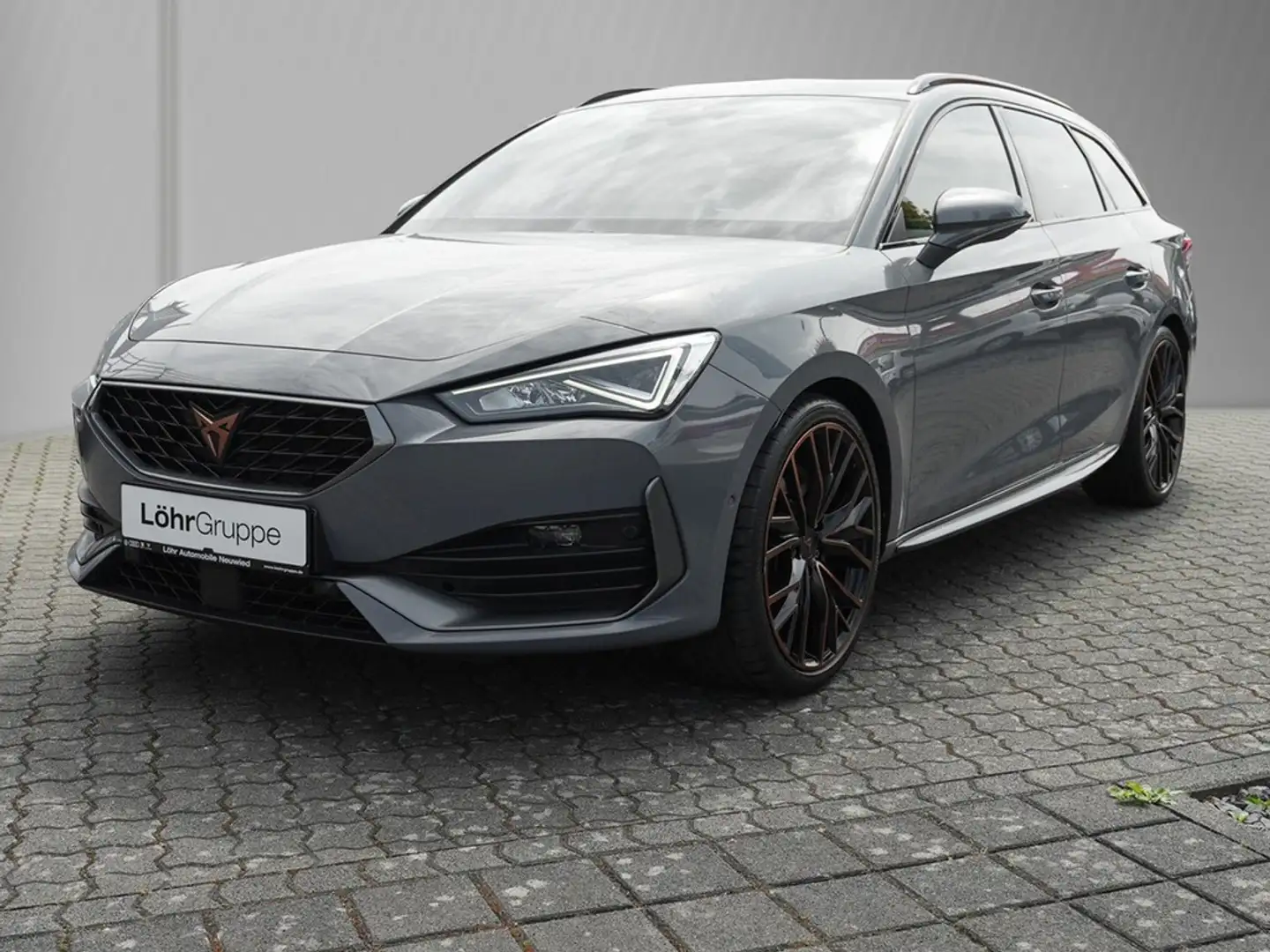 CUPRA Leon Sportstourer TSI VZ 4Drive /Pano/AHK/BEATS Grau - 2