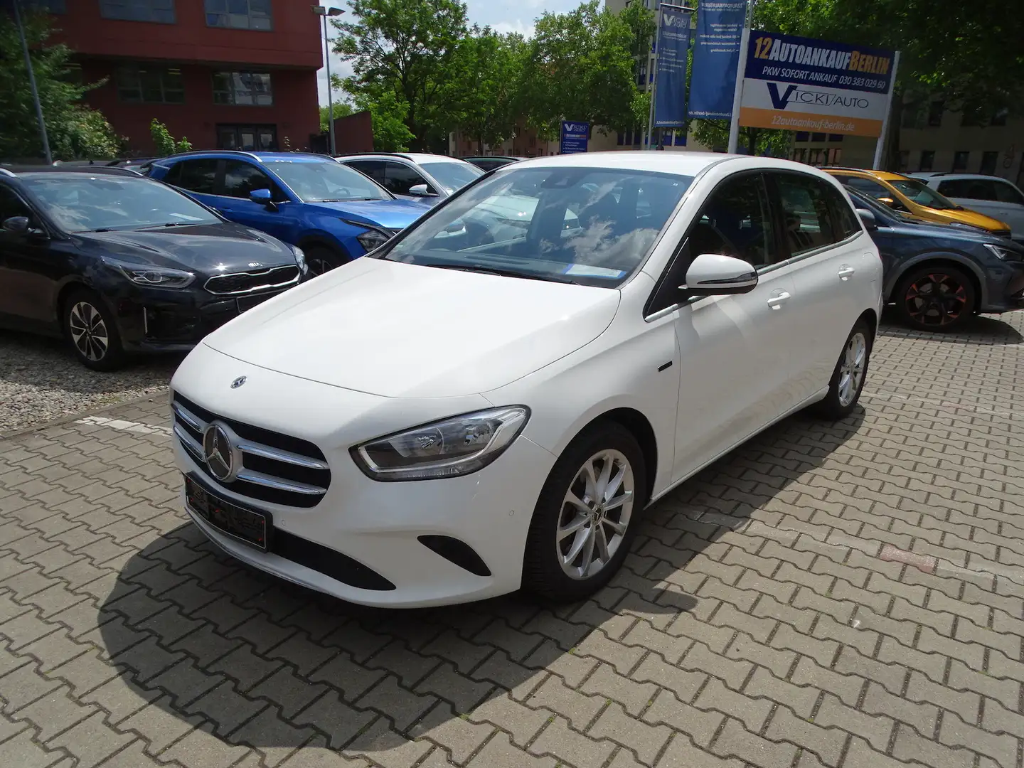Mercedes-Benz B 250 Progressive Plugin Hybrid bijela - 1
