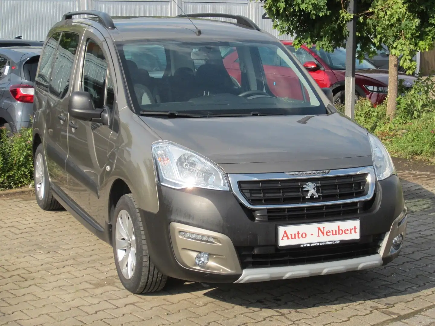 Peugeot Partner Active BlueHDi 100 S/S Grau - 1