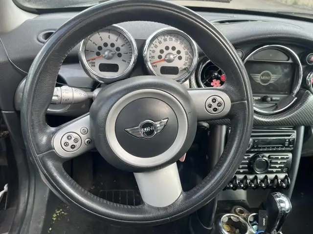 Mini Cooper Cooper view 10