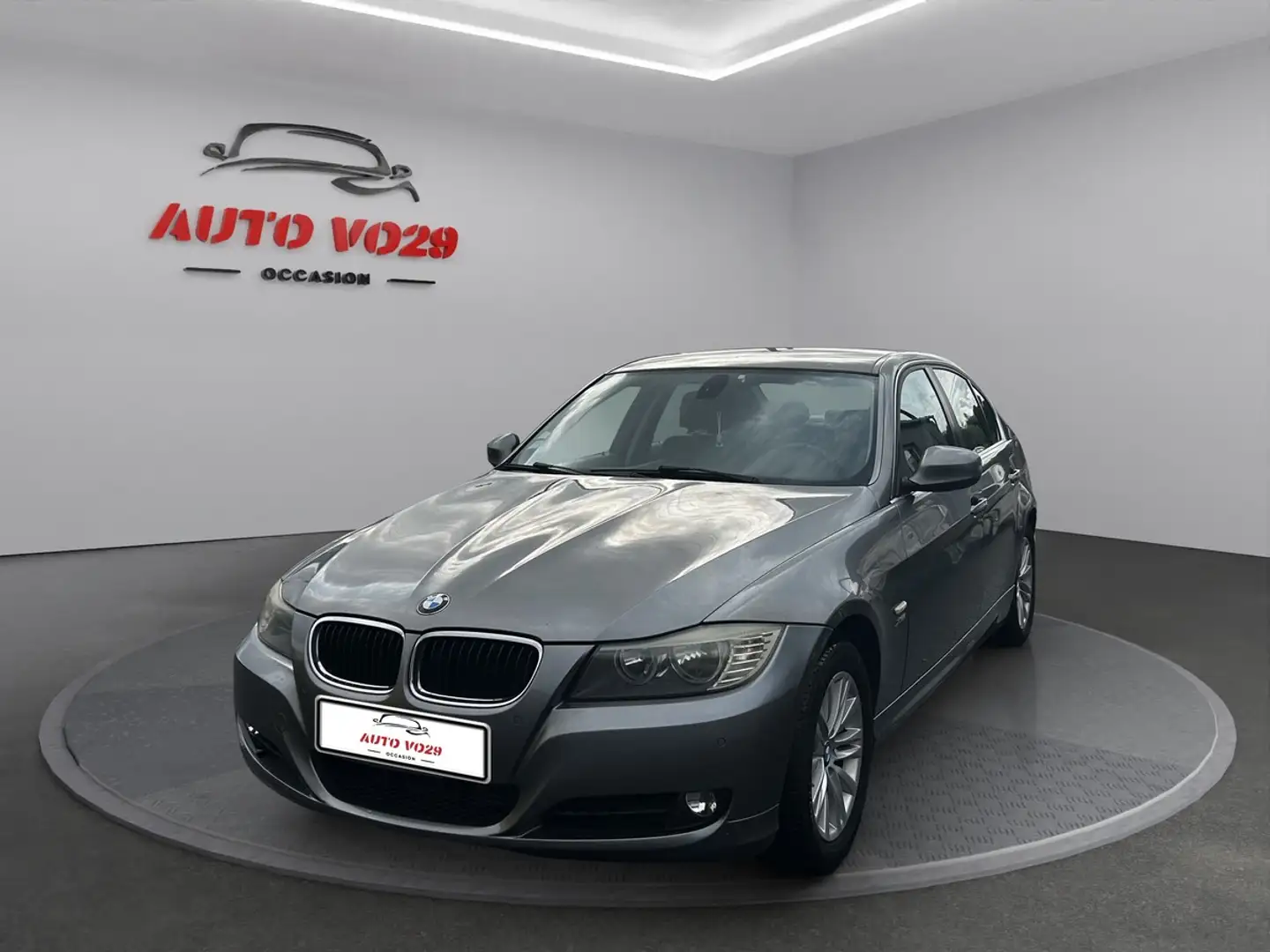 BMW 320 320 xd (E90) 177CH LUXE Grau - 1