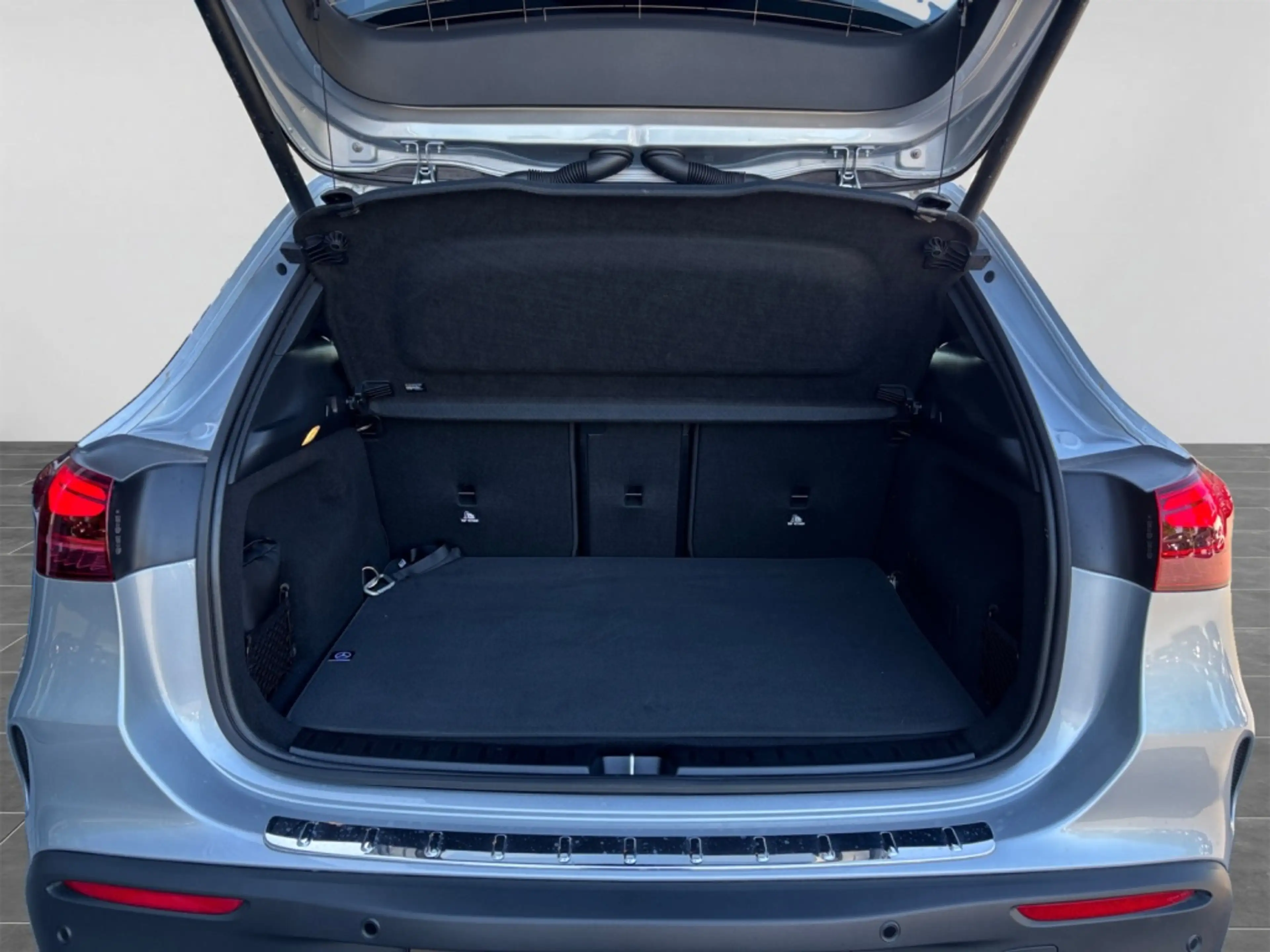 Mercedes-Benz EQA 250 + AMG|AMBIENTE|MBUX|SHZ|360°|KAM|LED|SHZ — photo 14