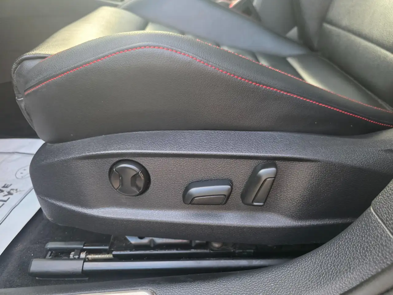 Volkswagen Golf GTI photo Volkswagen Golf GTI