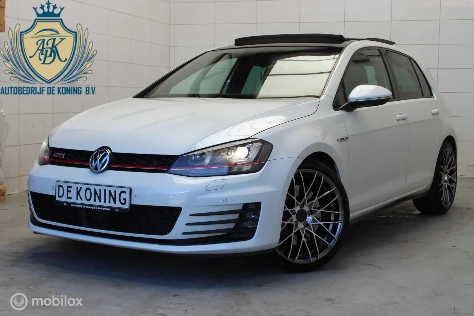 Volkswagen Golf GTI 2.0 TSI Performance I PANO I LED Wit - 1