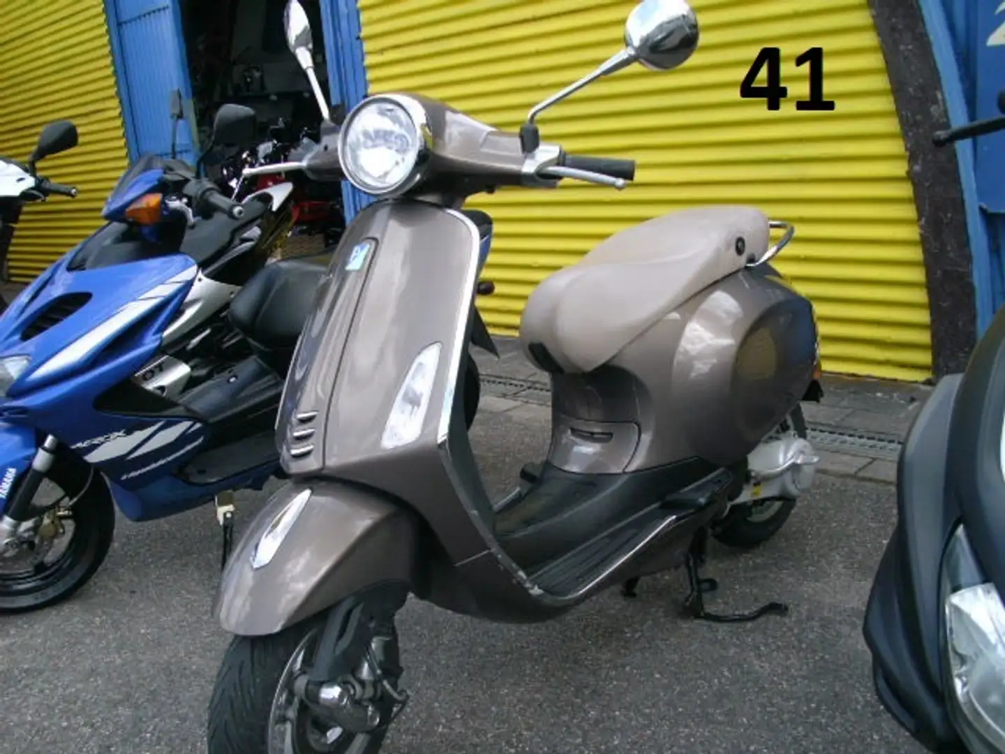 Vespa Primavera 50 2 Takt (5 Stück auf Lager) auch S50 & Sprint LX crna - 2