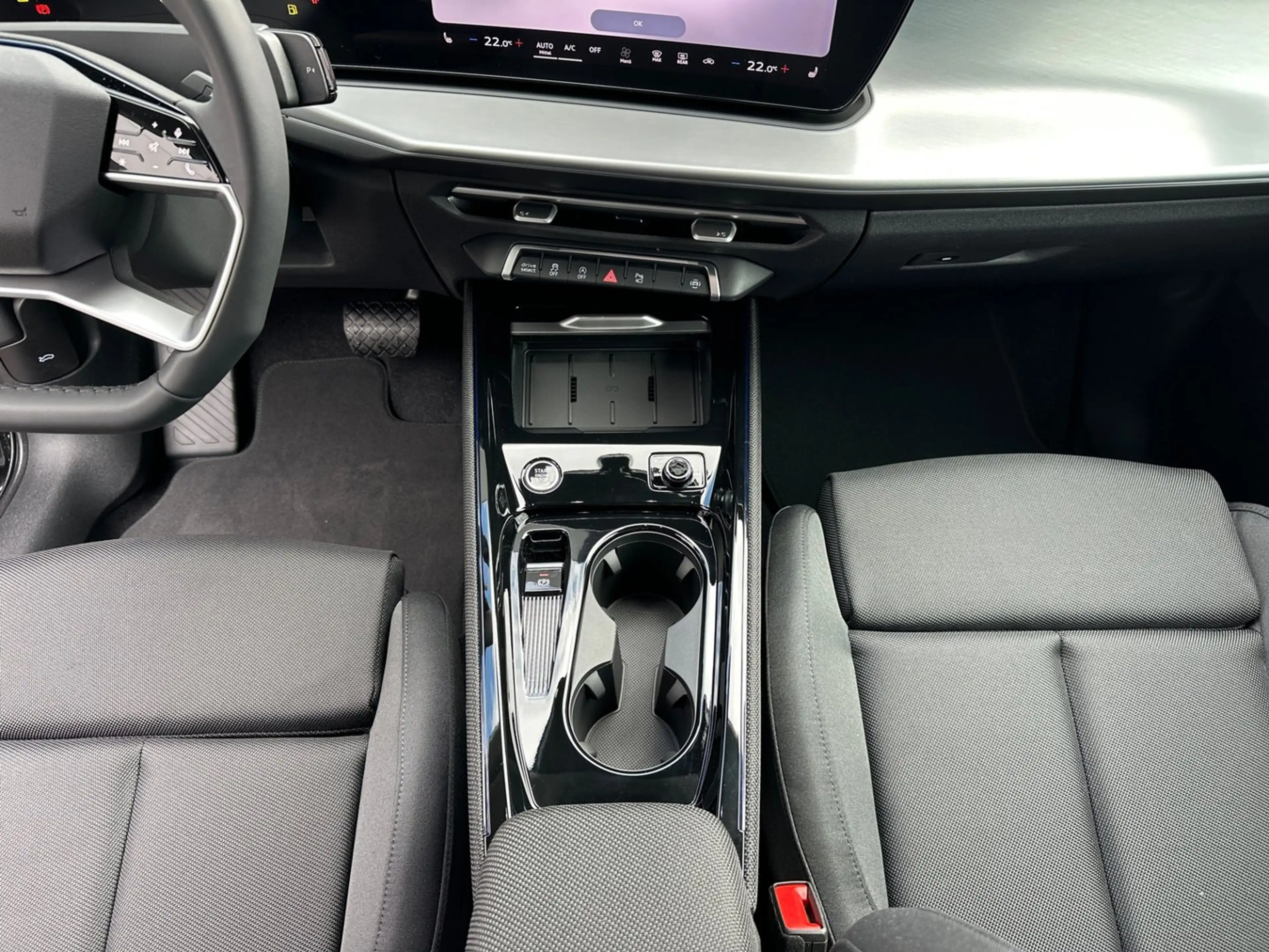 Audi Q3 TFSI quattro 150 kW  intense — photo 11