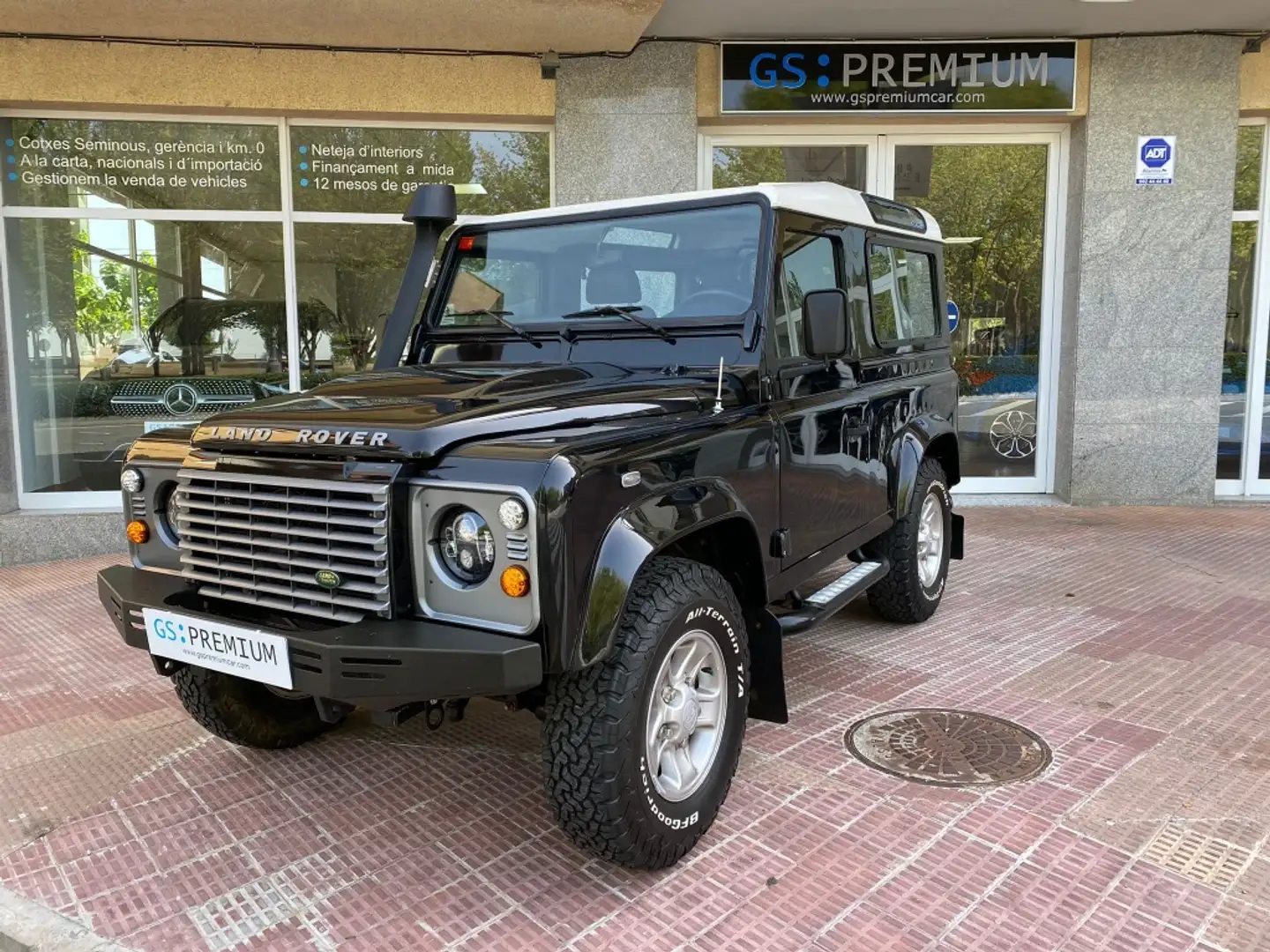 Land Rover Defender 90 SW S Negro - 1