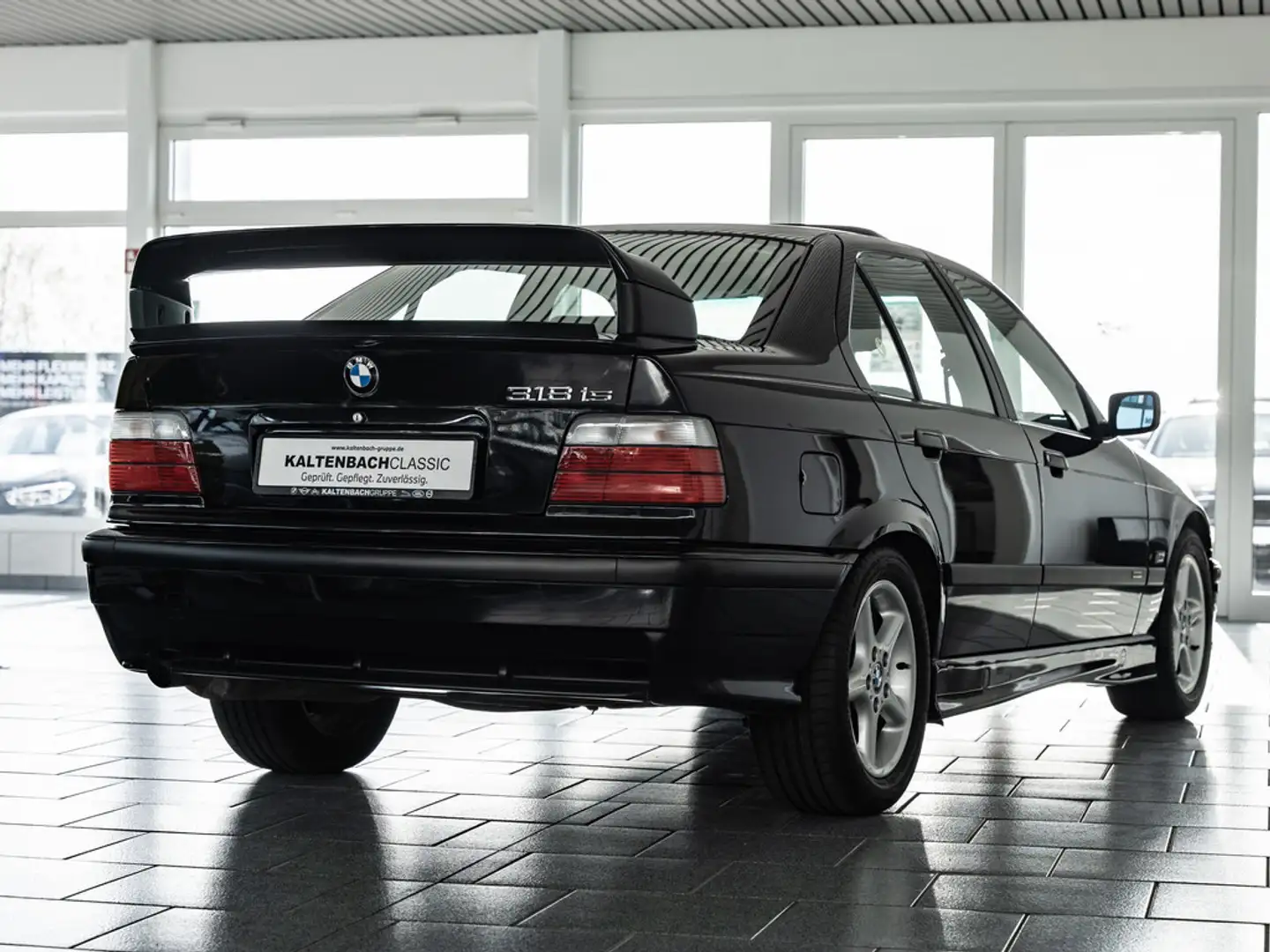 BMW 318 is Class II Einer von 2500 Originalzustand Schwarz - 2