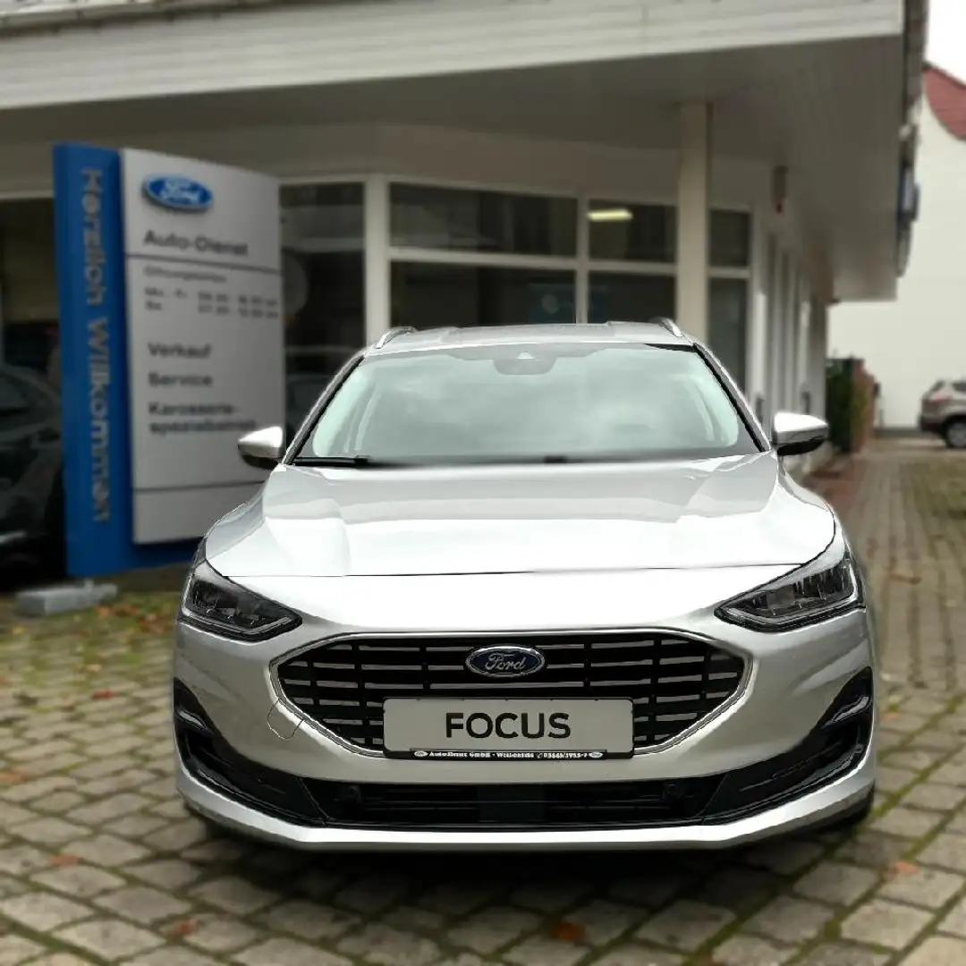 Ford Focus Titanium X Silber - 1