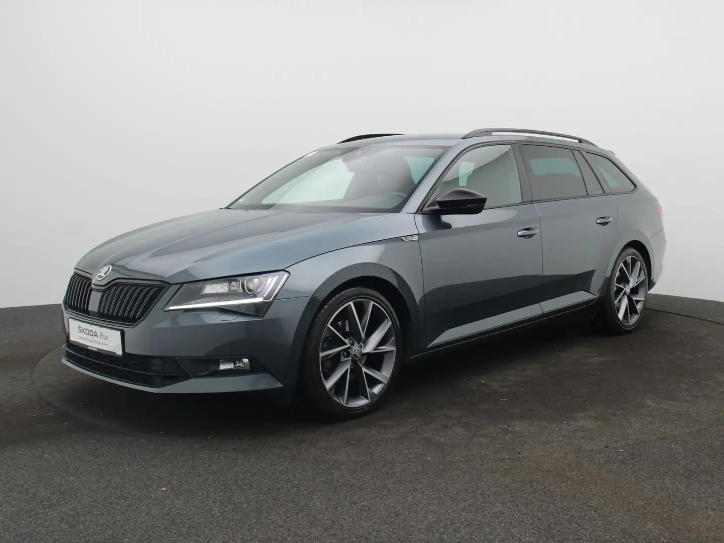 Skoda Superb Combi Sportline 2.0 TDI DSG / Navi, AHK Grijs - 2
