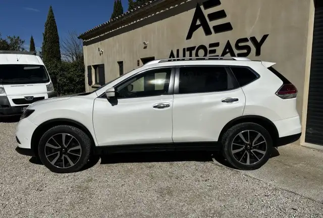 Nissan X-Trail view 2