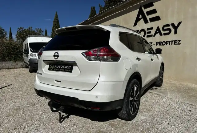 Nissan X-Trail view 3