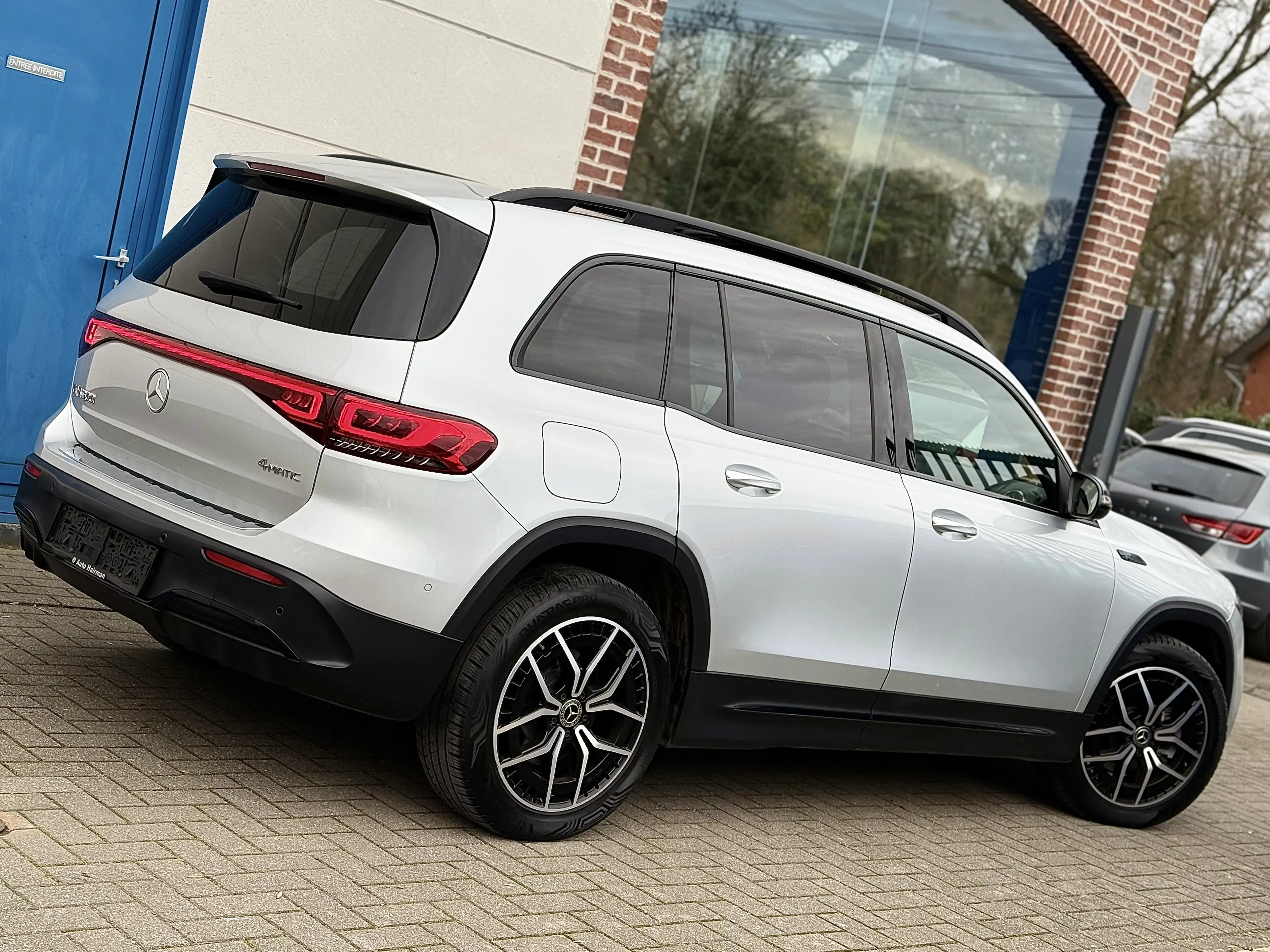 Mercedes-Benz EQB 300 4x4 7pl. 66.5 kWh AMG PACK INT/EXT NIGHT ÉDITION — photo 6