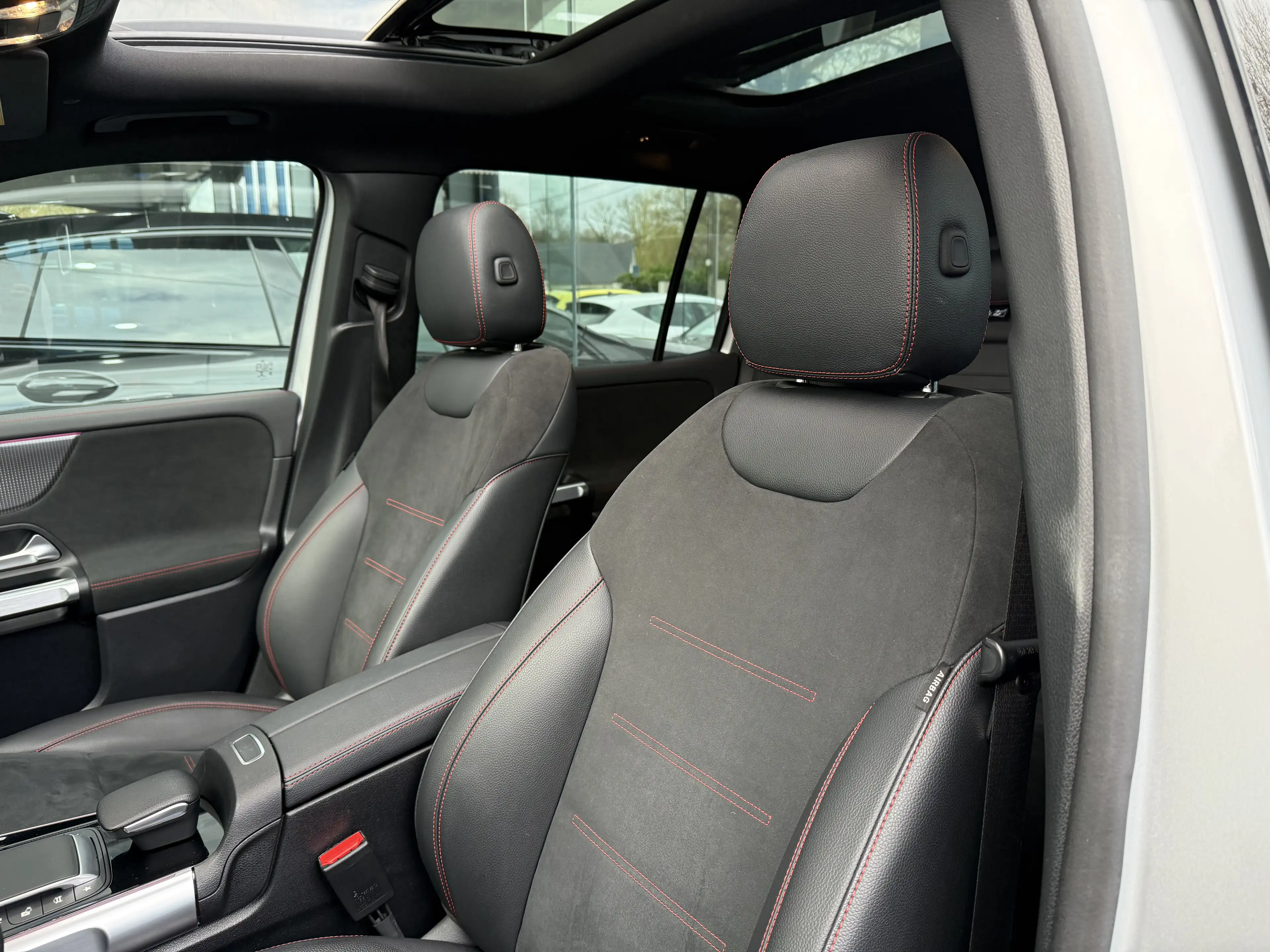 Mercedes-Benz EQB 300 4x4 7pl. 66.5 kWh AMG PACK INT/EXT NIGHT ÉDITION — photo 11