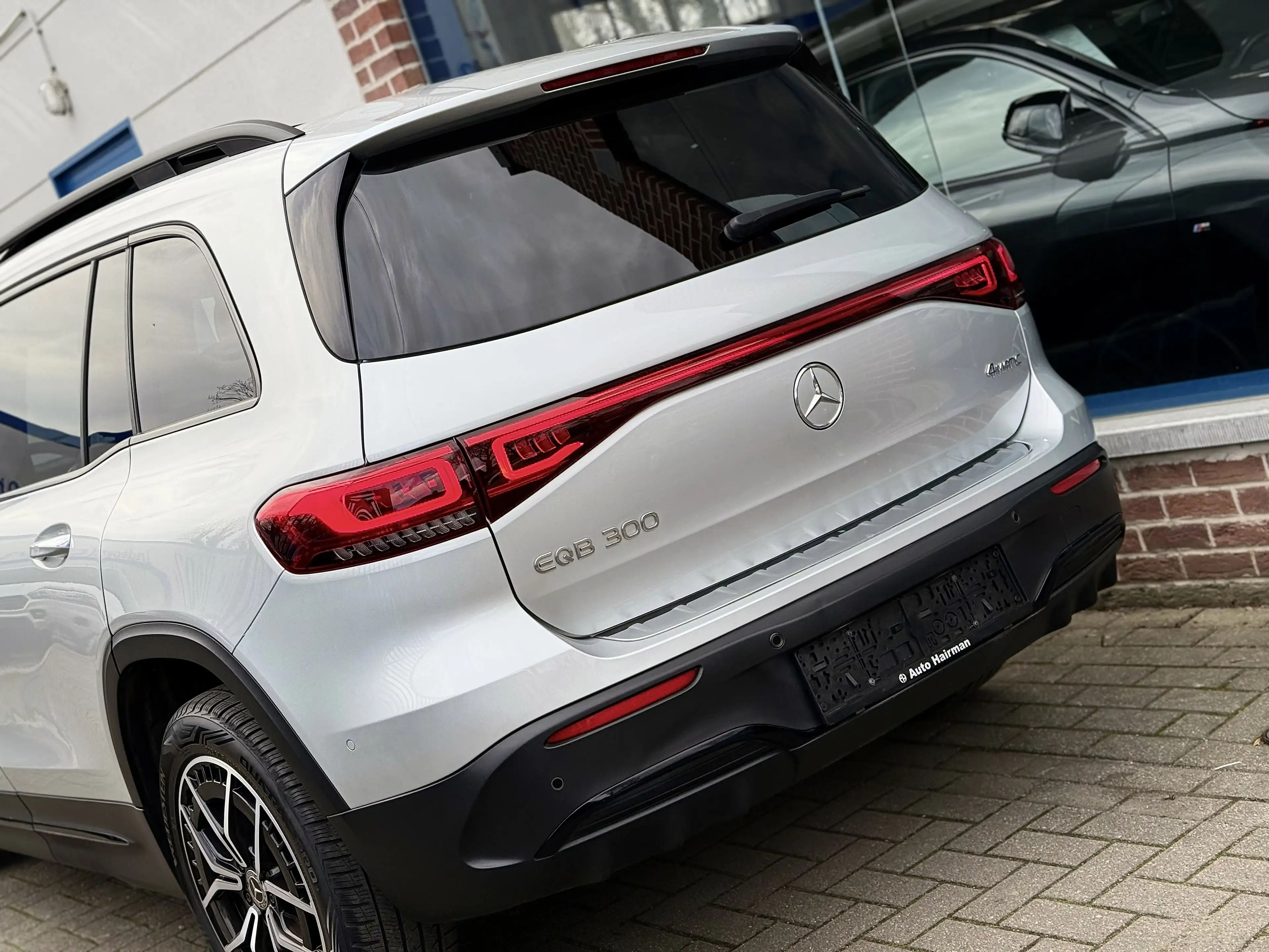 Mercedes-Benz EQB 300 4x4 7pl. 66.5 kWh AMG PACK INT/EXT NIGHT ÉDITION — photo 8